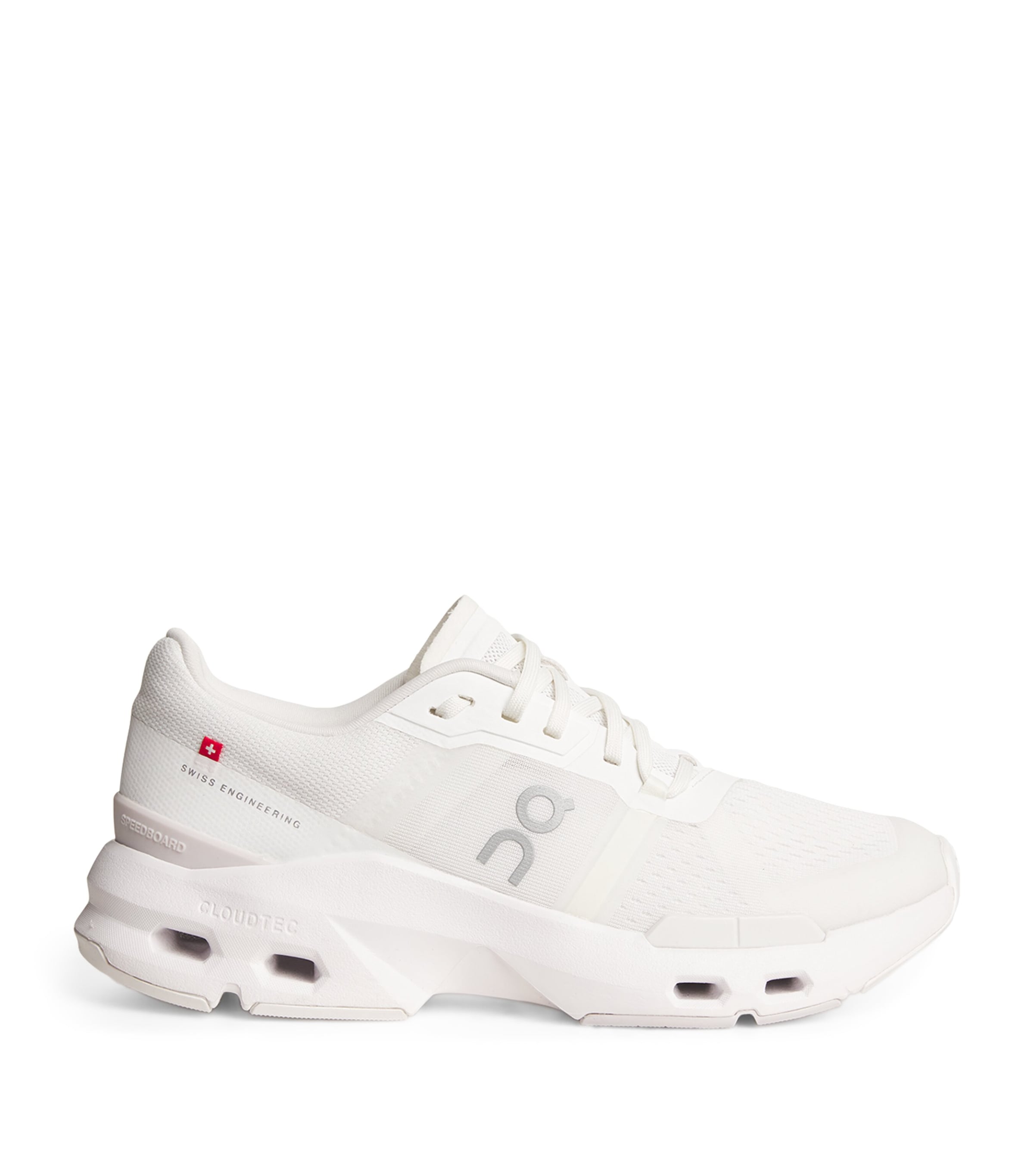 On Cloudpulse Trainers White | Frost Image 1