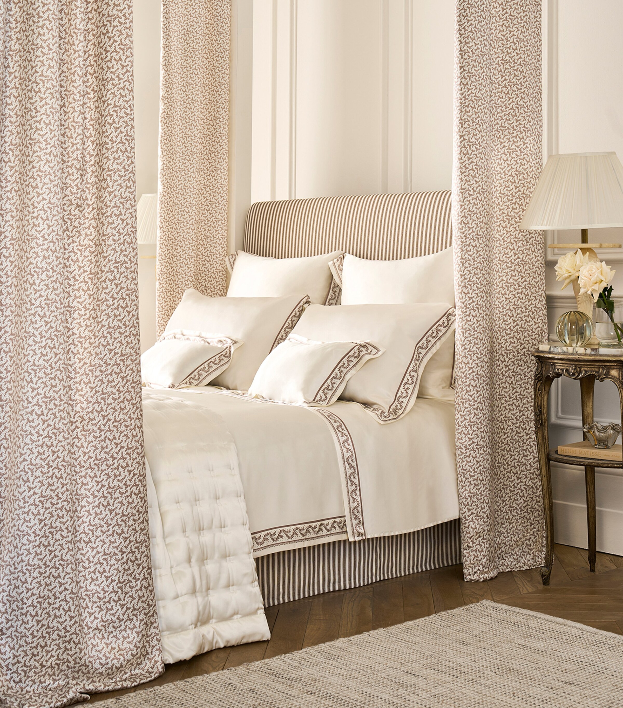 Gingerlily Silk Fern Vine Super King Duvet Cover (260cm x 220cm) Mocha/ivory Image 3