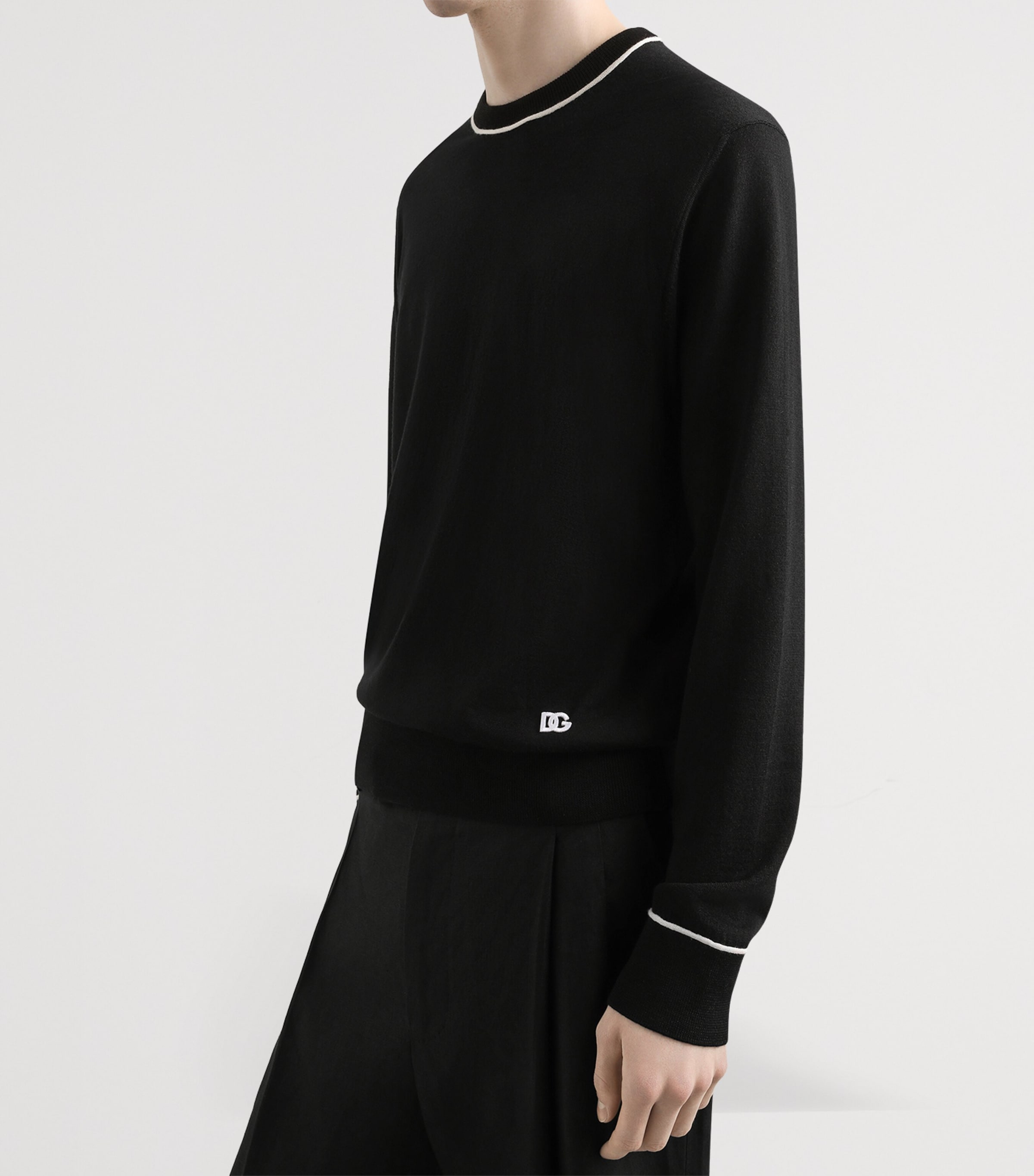 Wool Crew-Neck Sweater N0000-BLACK Image 2