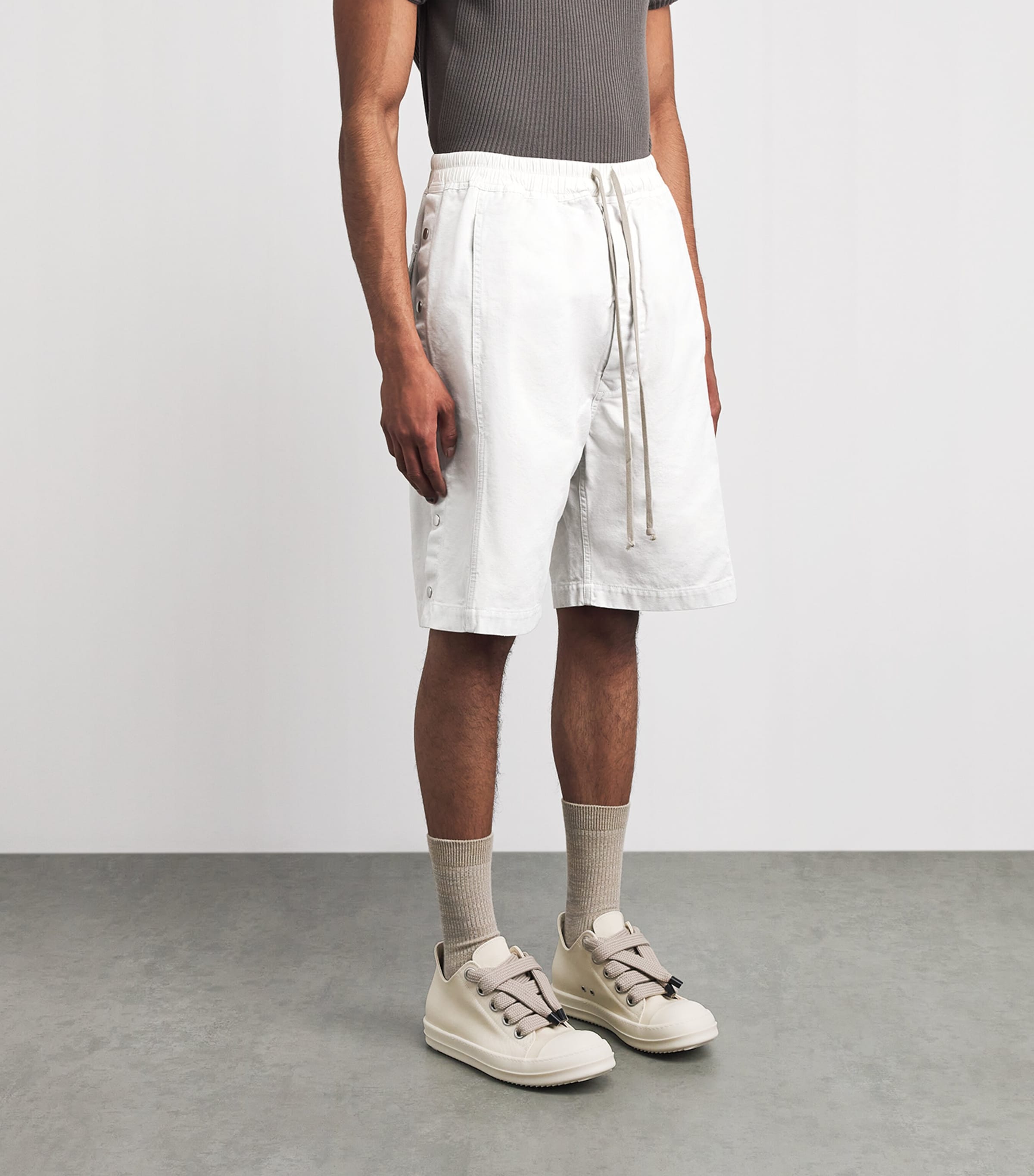 Rick Owens Mens Cotton Pusher Wide-Leg Shorts Milk Wash Image 4