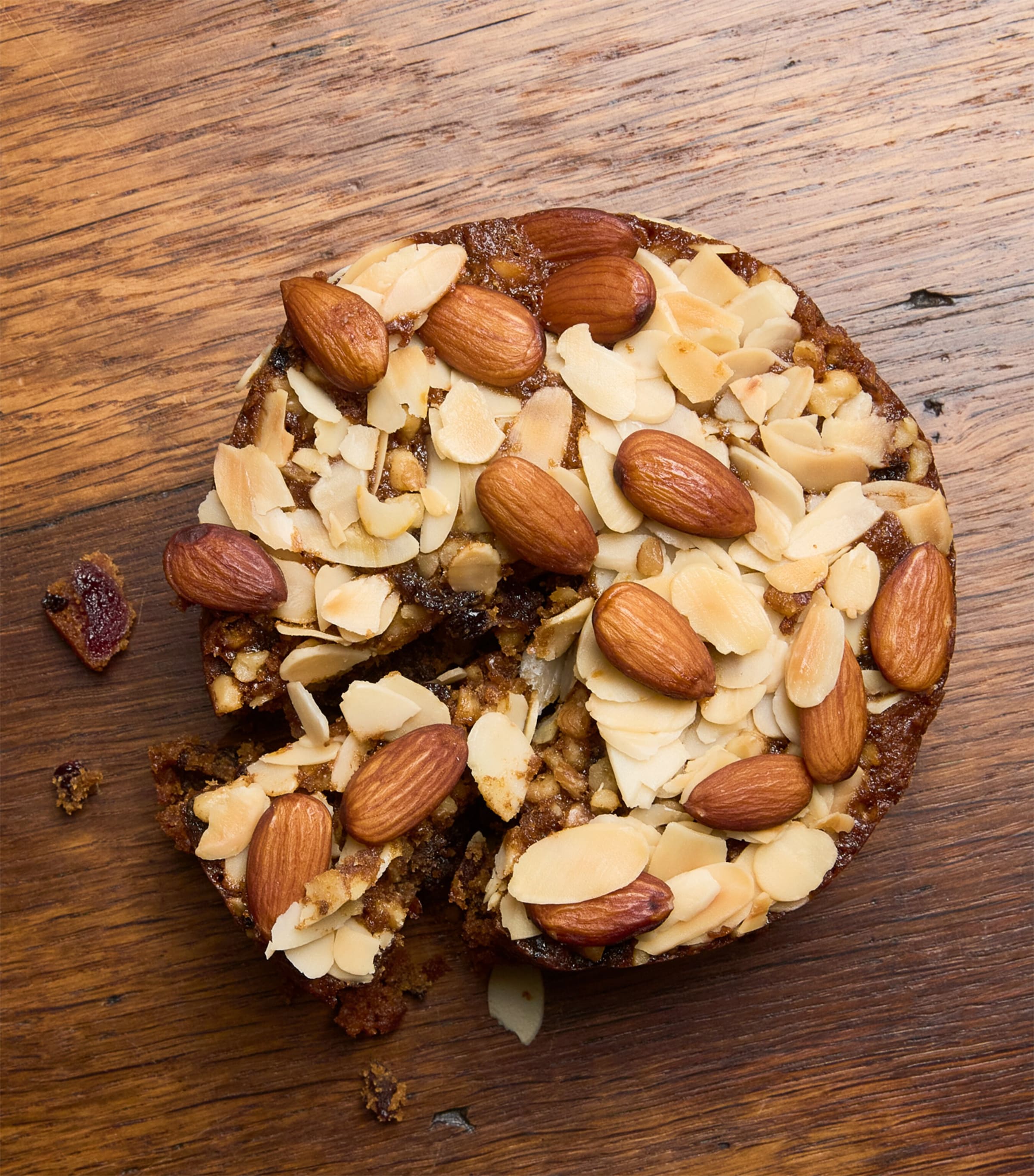 Nut Topped Fruit Cake (460g) NO COLOUR Image 3