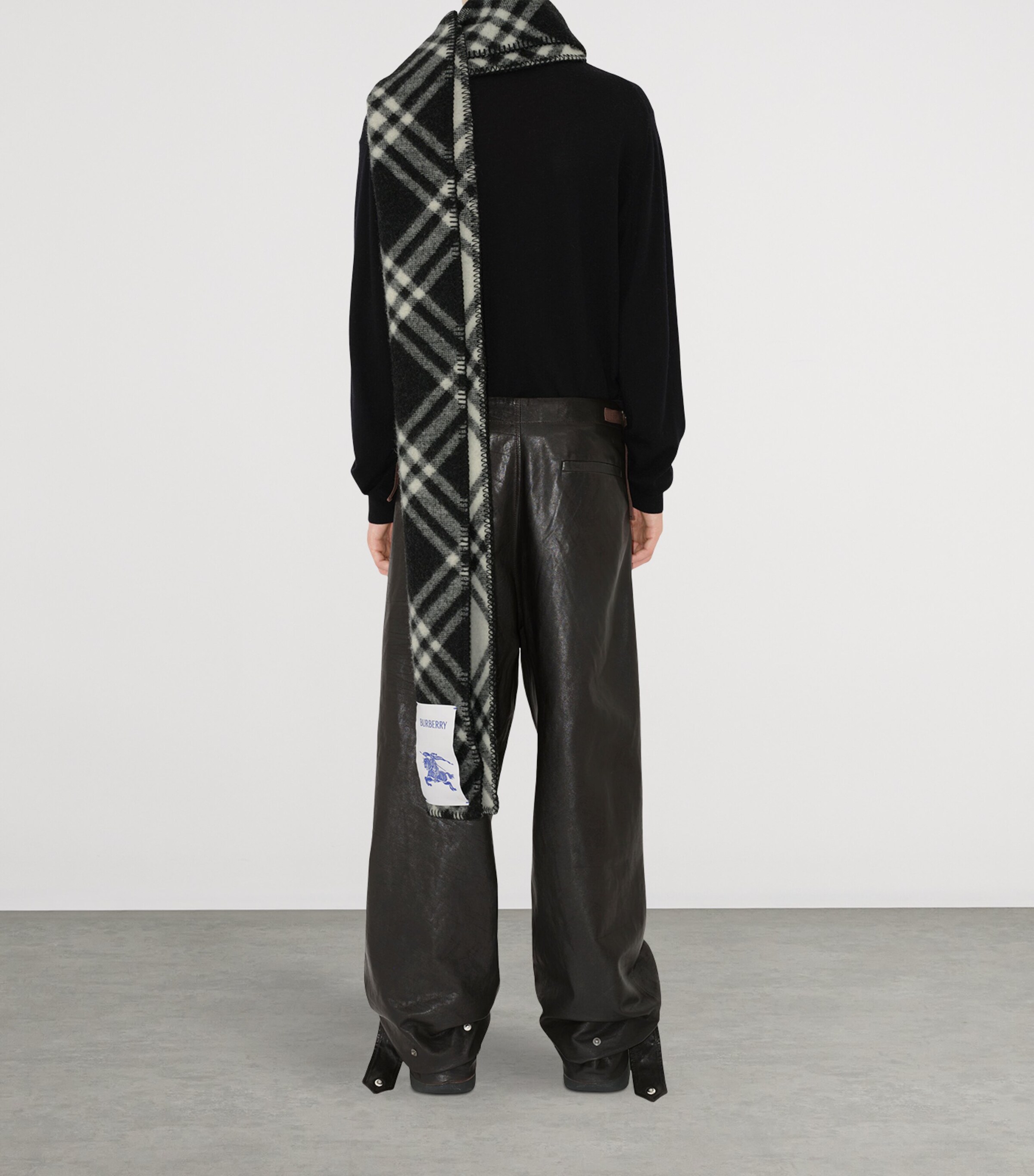 Wool Check Scarf BLACK Image 5