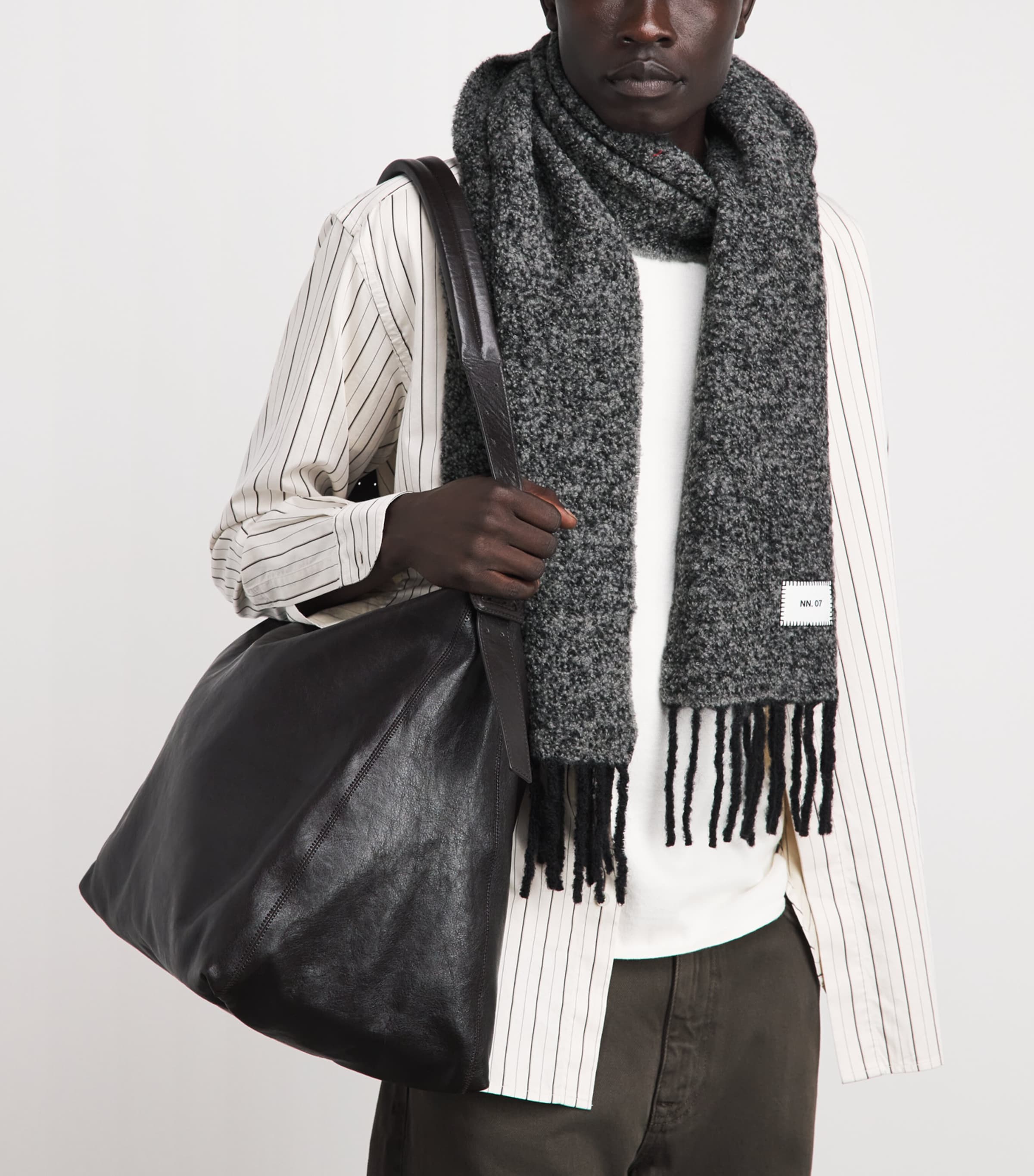 NN.07 Alpaca-Wool-Blend Fringed Scarf Black Image 3