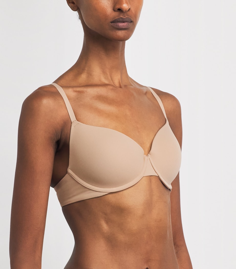 Skims Womens Fits Everybody T-Shirt Bra Clay Image 2