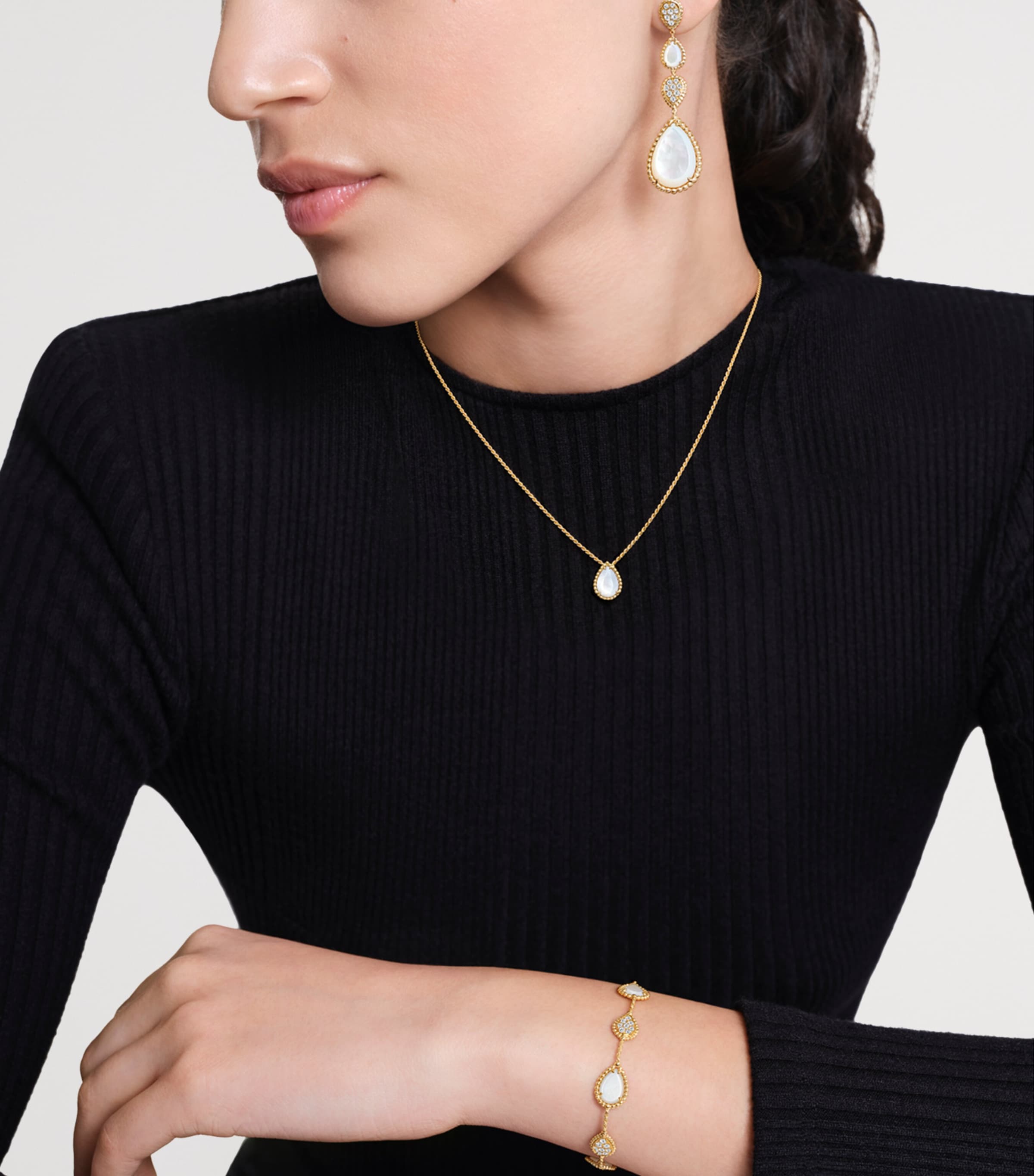 Yellow Gold, Diamond and Mother-of-Pearl Serpent Bohème Couleur Bracelet MOTHER OF PEARL Image 2