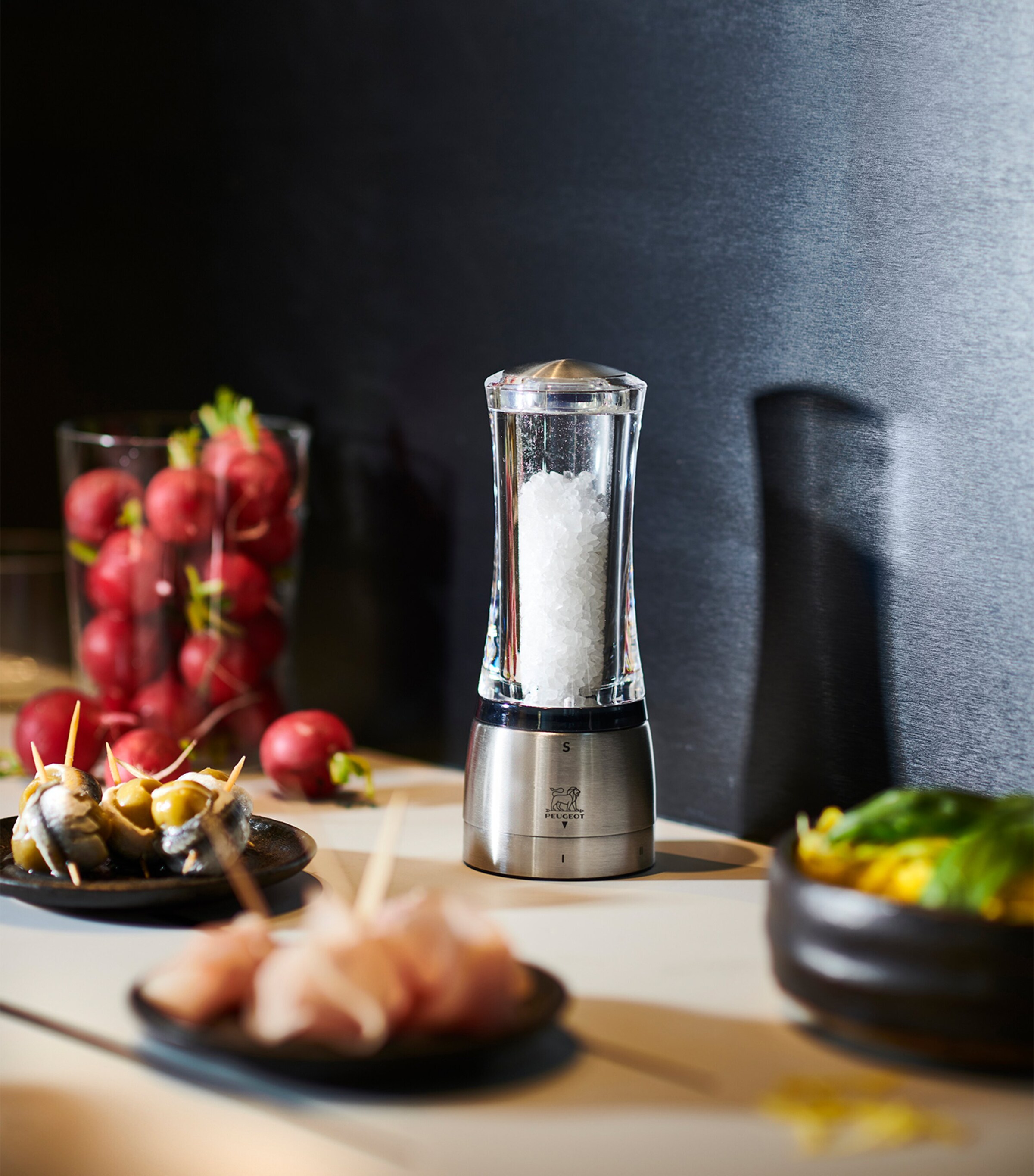 Peugeot Stainless Steel Daman Salt Mill (21cm) Black/acrylic Image 6