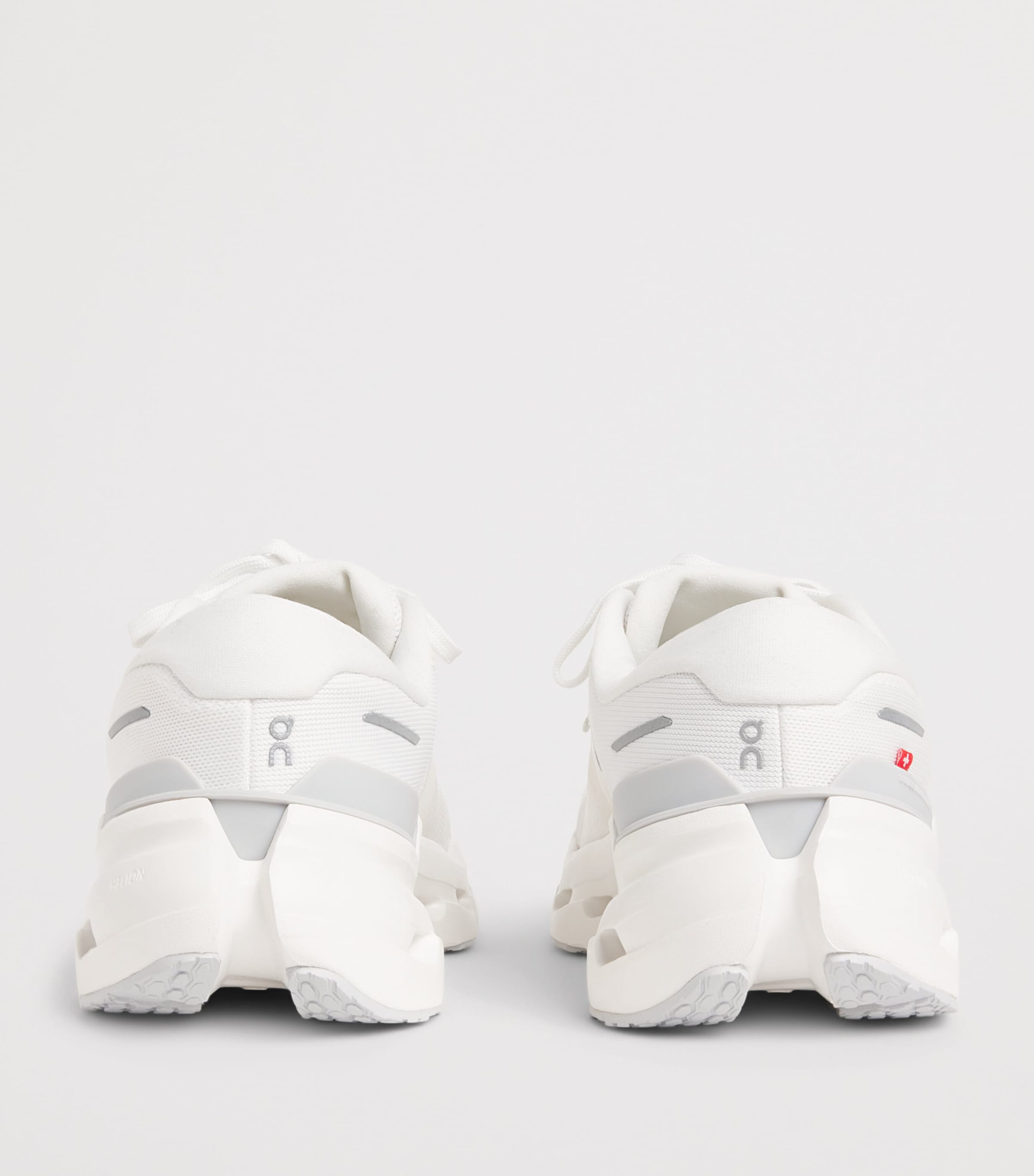 On Cloudrunner 3 Trainers White / Ivory Image 5