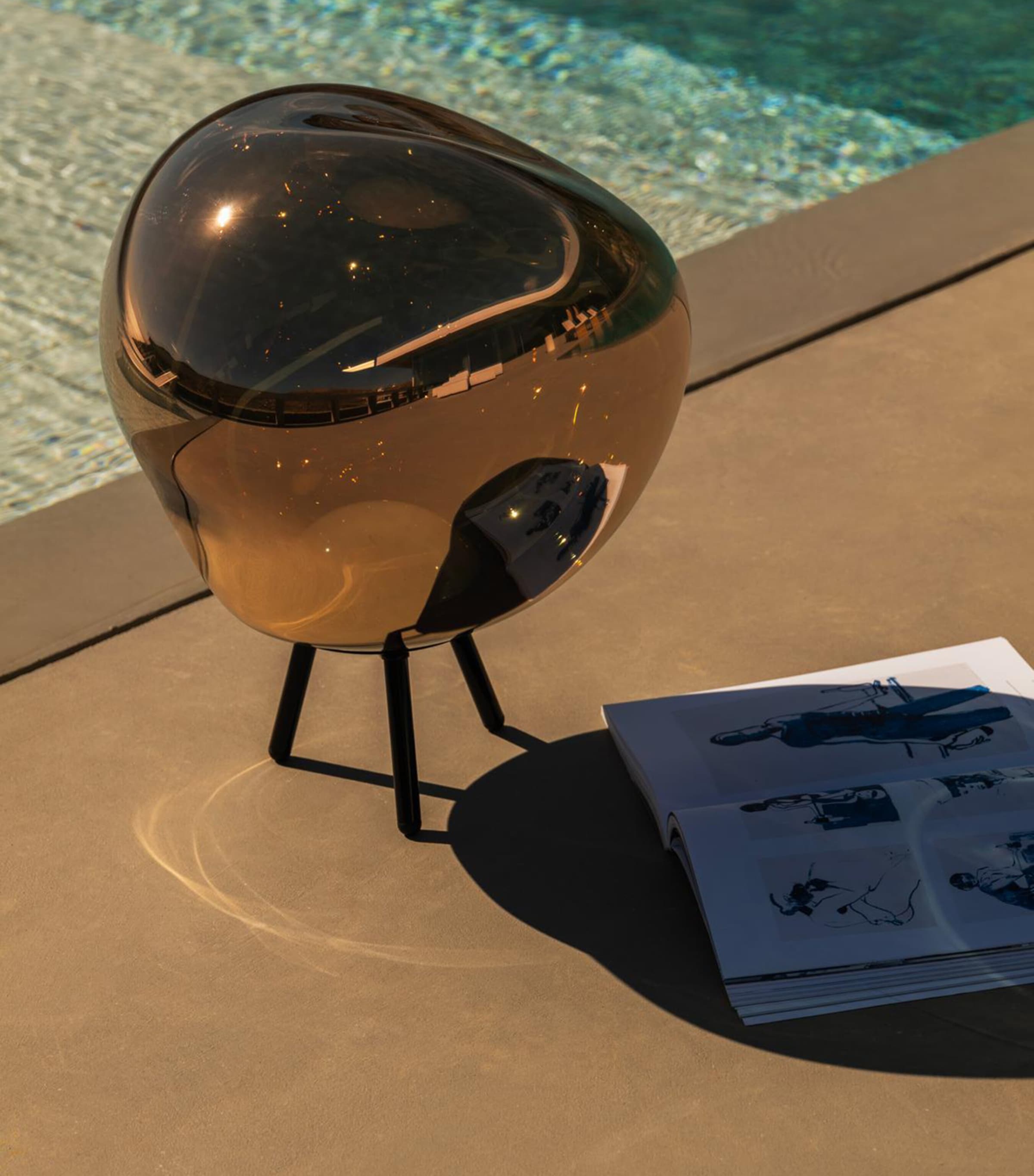 Large Portable Melt LED Light GOLD BLACK Image 9