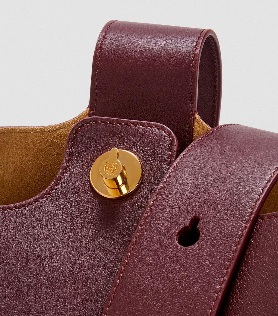 Medium Leather Pebble Bucket Bag DARK BURGUNDY Image 7