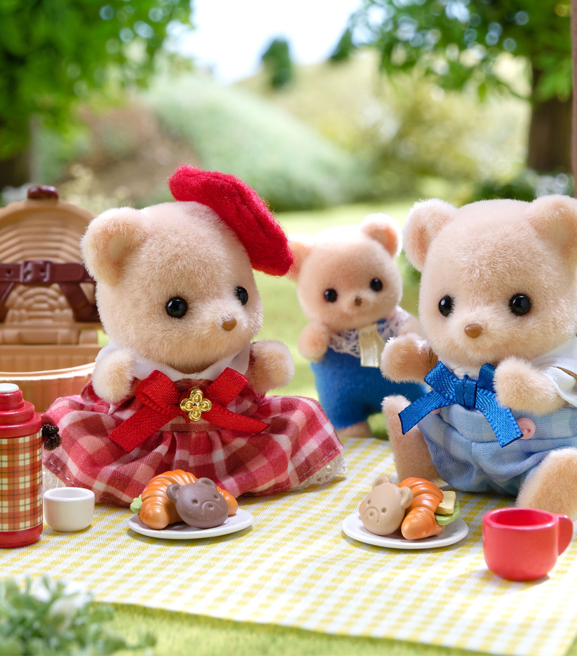 Sylvanian Families Biscuit Bear Sister and Brother Delicious Picnic Image 4