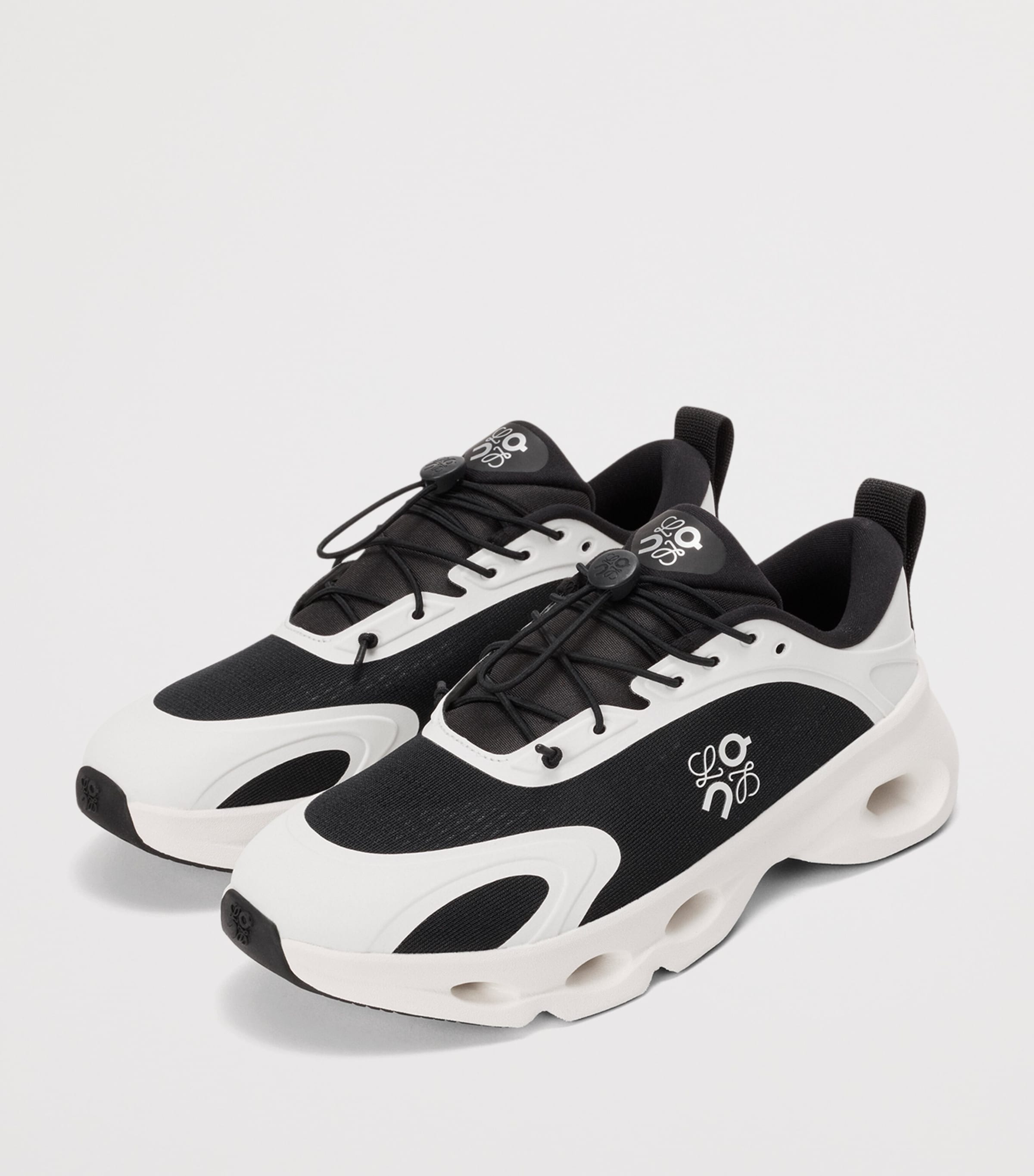 LOEWE Mens x On Cloudsolo Trainers Black/eggshell Image 3