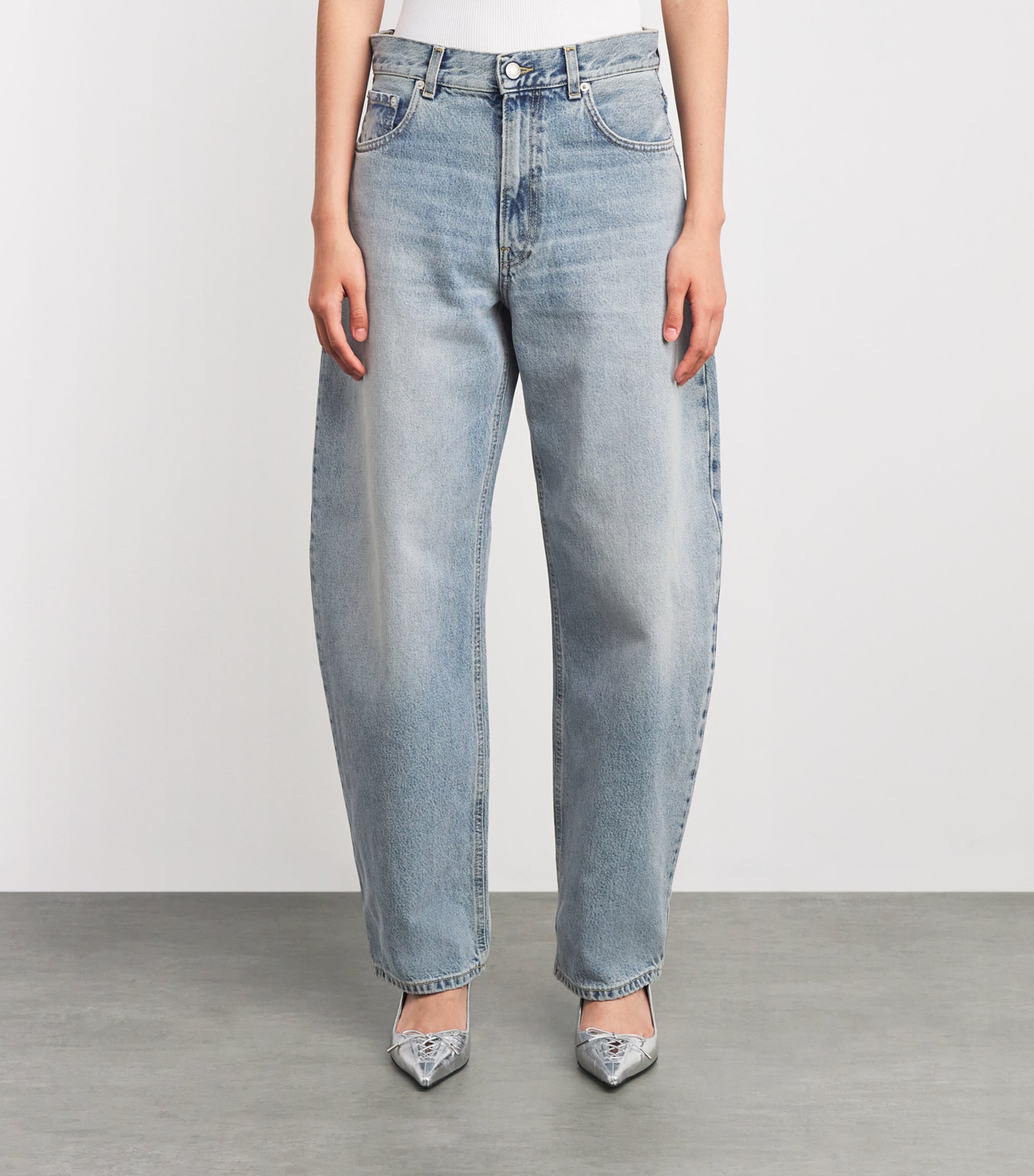 デニム・ジーパン HAIKURE BIBI CURVED-LEG JEANS IN DENIM Bibi Jean in Authentic Wash – VESTIGE