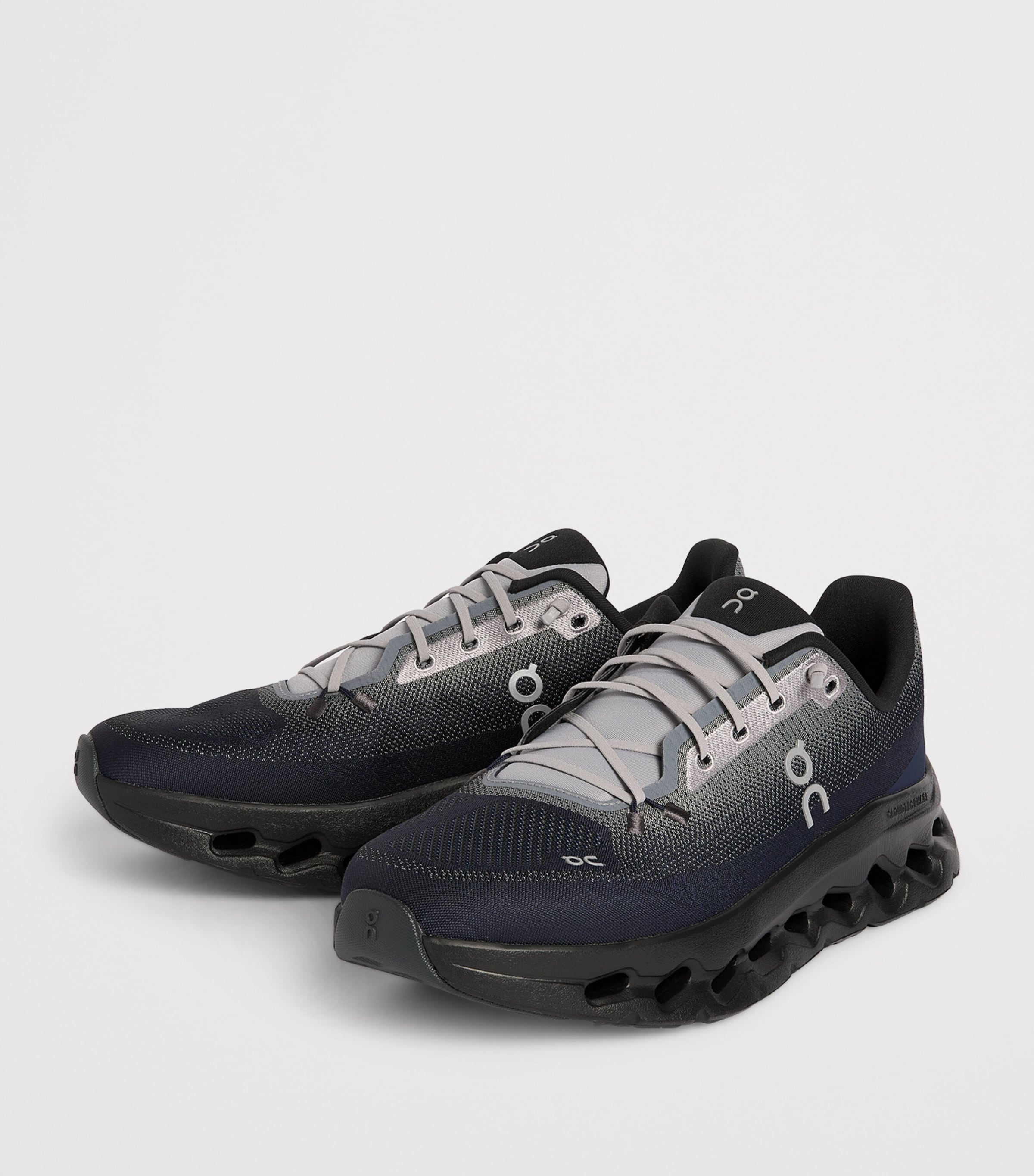 On Mens Cloudtilt Trainers Platinum | Midnight Image 3