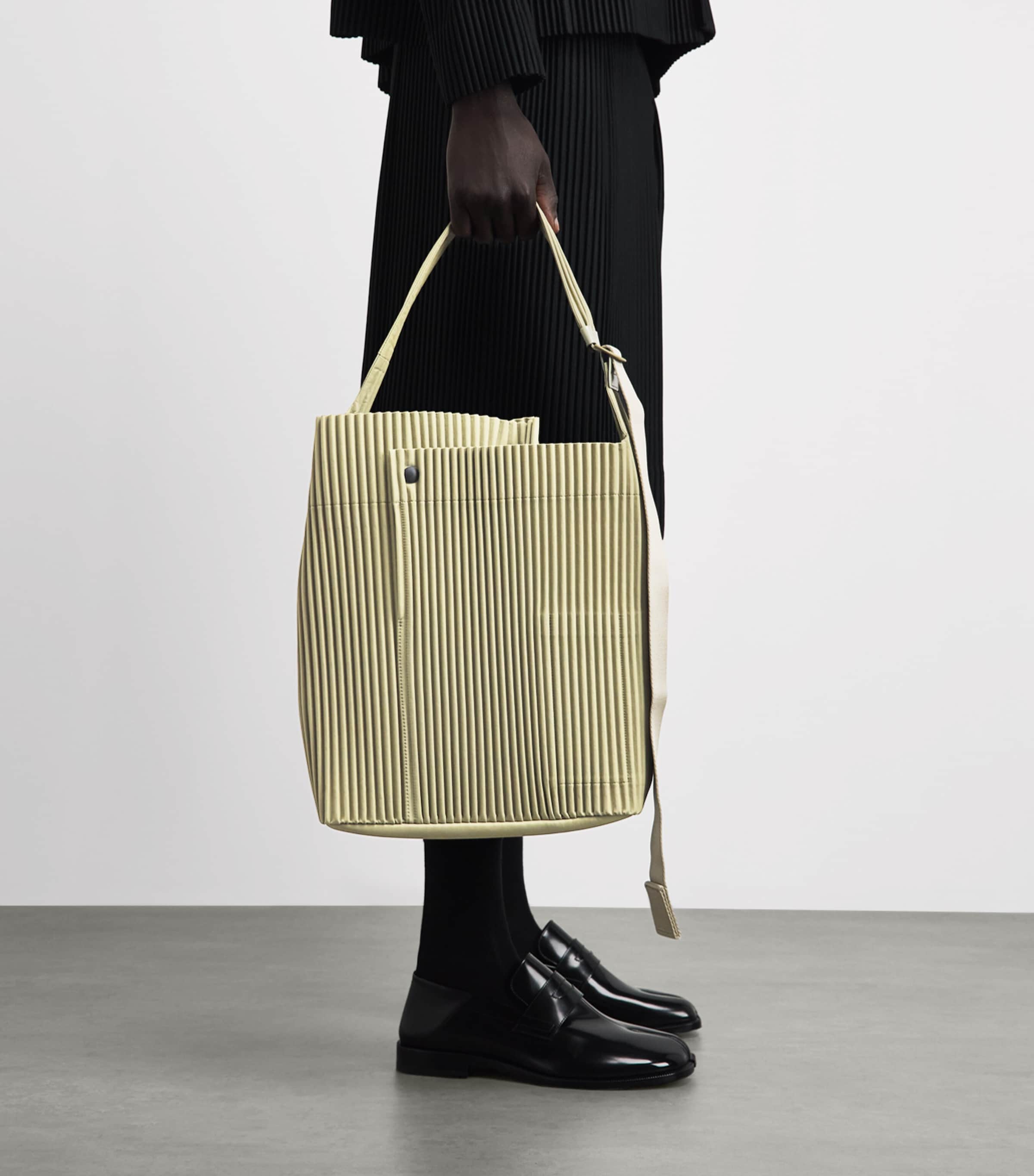 Homme Plissé Issey Miyake Large Pleated Utility Shoulder Bag Ct Rock Grn Gry Image 4