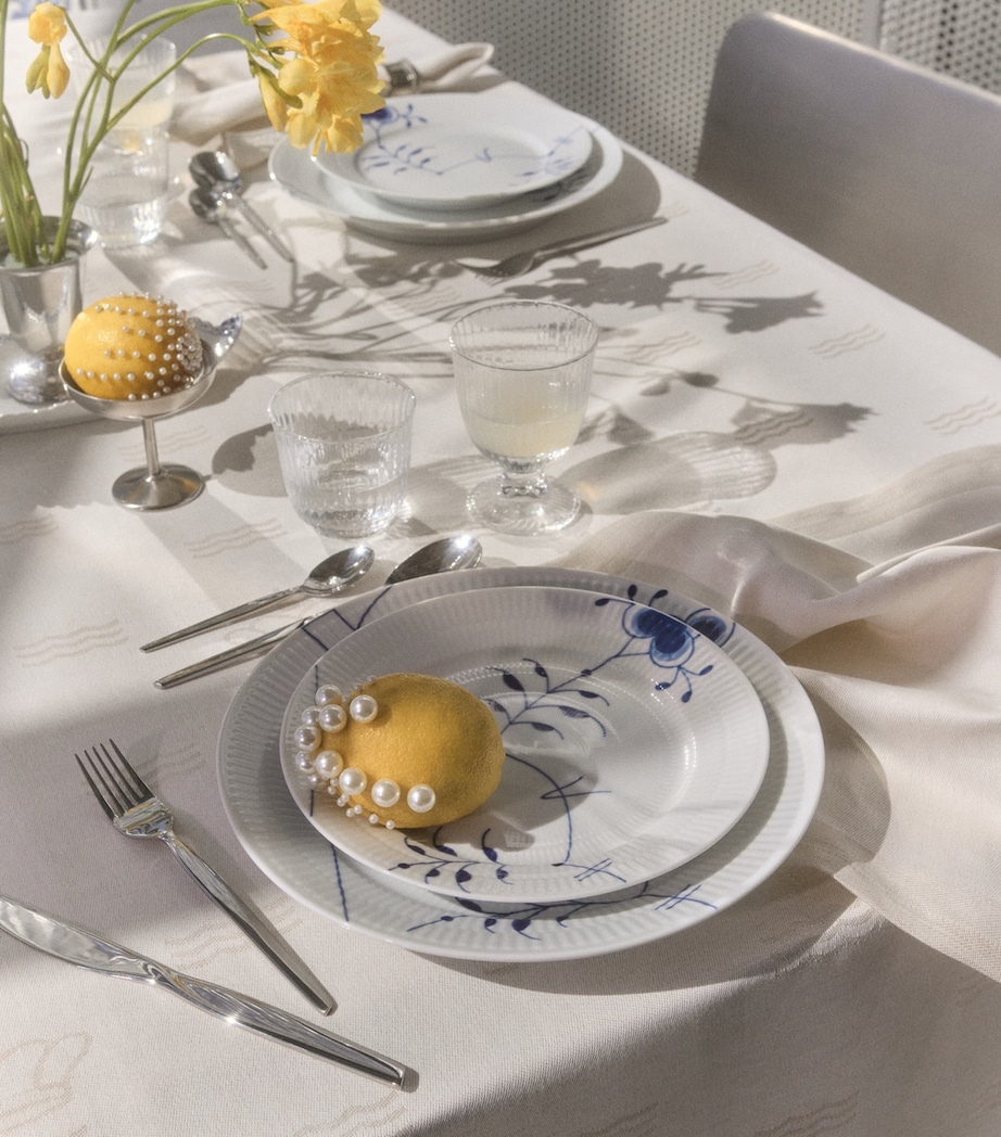 Jacquard Waves Tablecloth (145cm x 270cm) WHITE Image 4