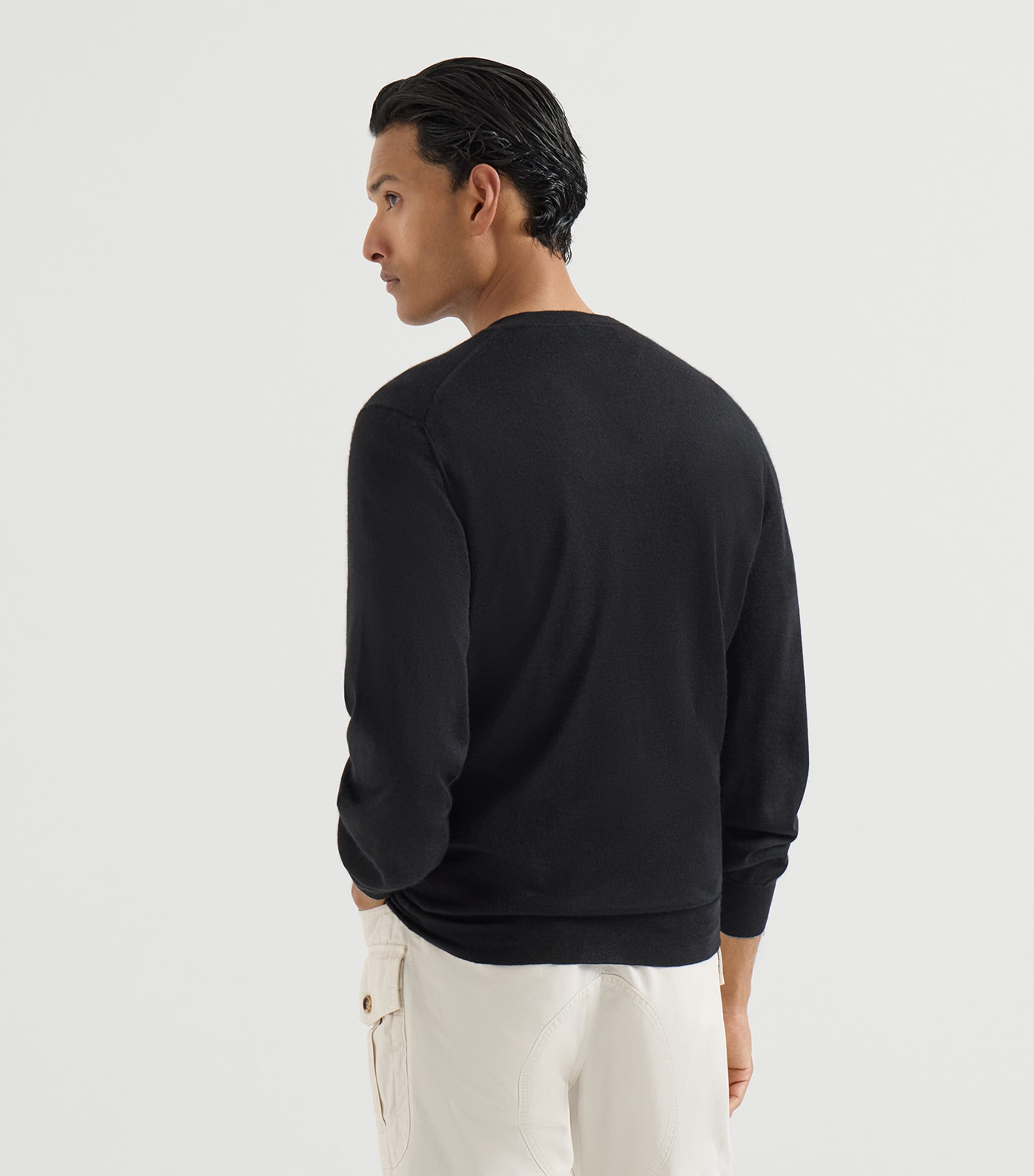 Brunello Cucinelli Mens Cashmere-Silk V-Neck Sweater Image 5