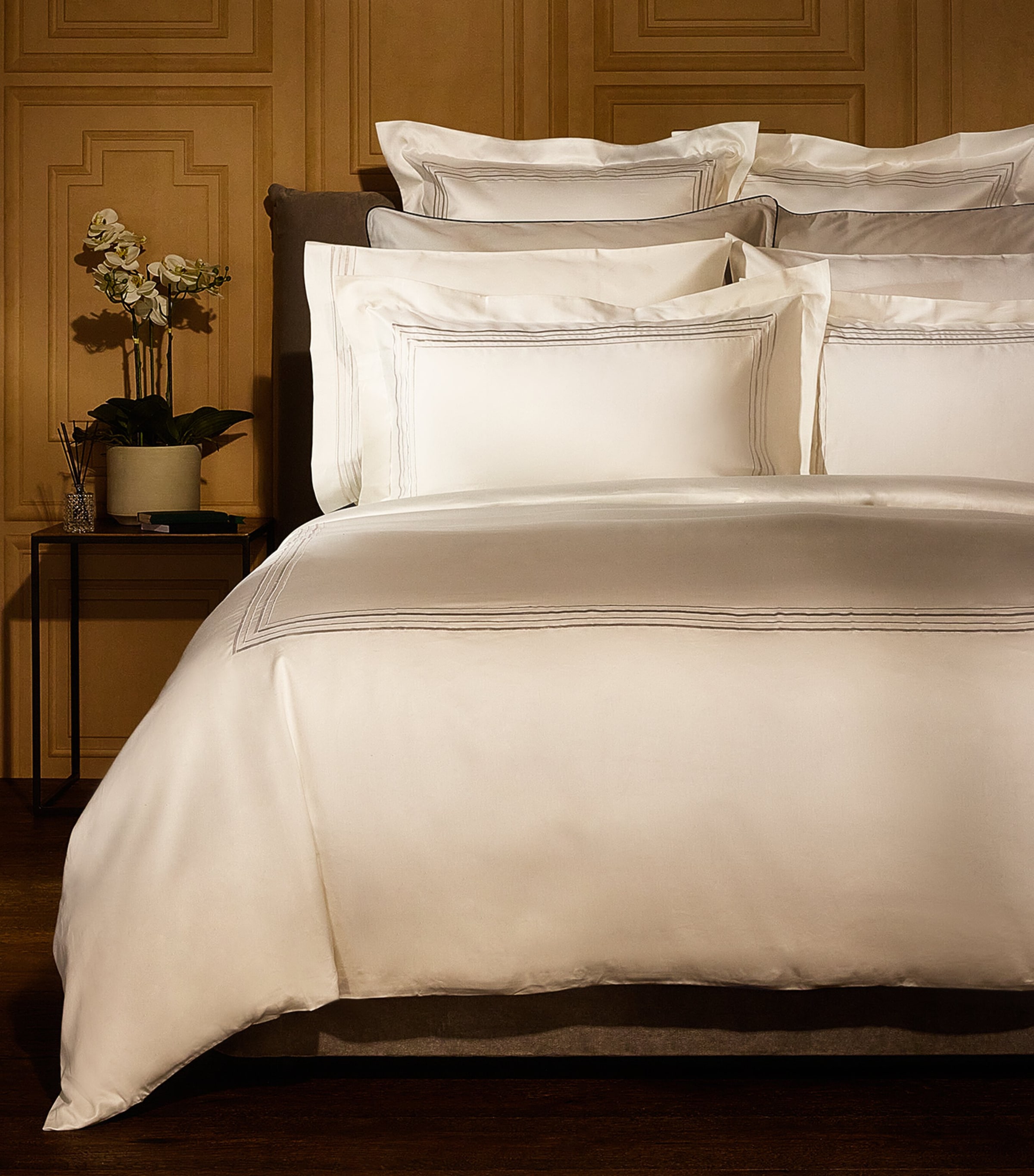 Mayfair Piped Pillowcase Pair (50cm x 75cm) SILVER/BLACK Image 2