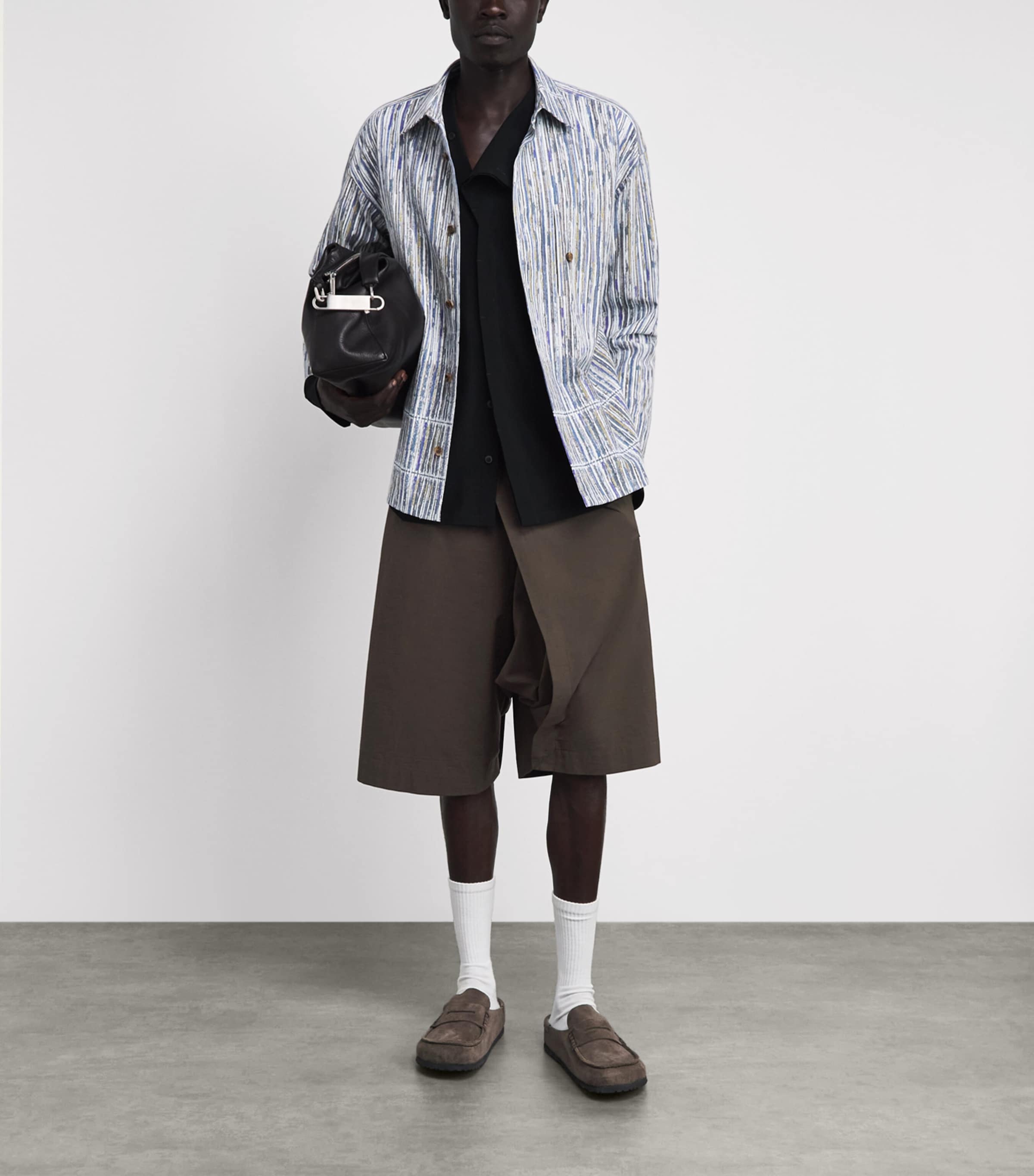 IM MEN Mens Wide-Leg Chino Shorts Dark Brown Image 2
