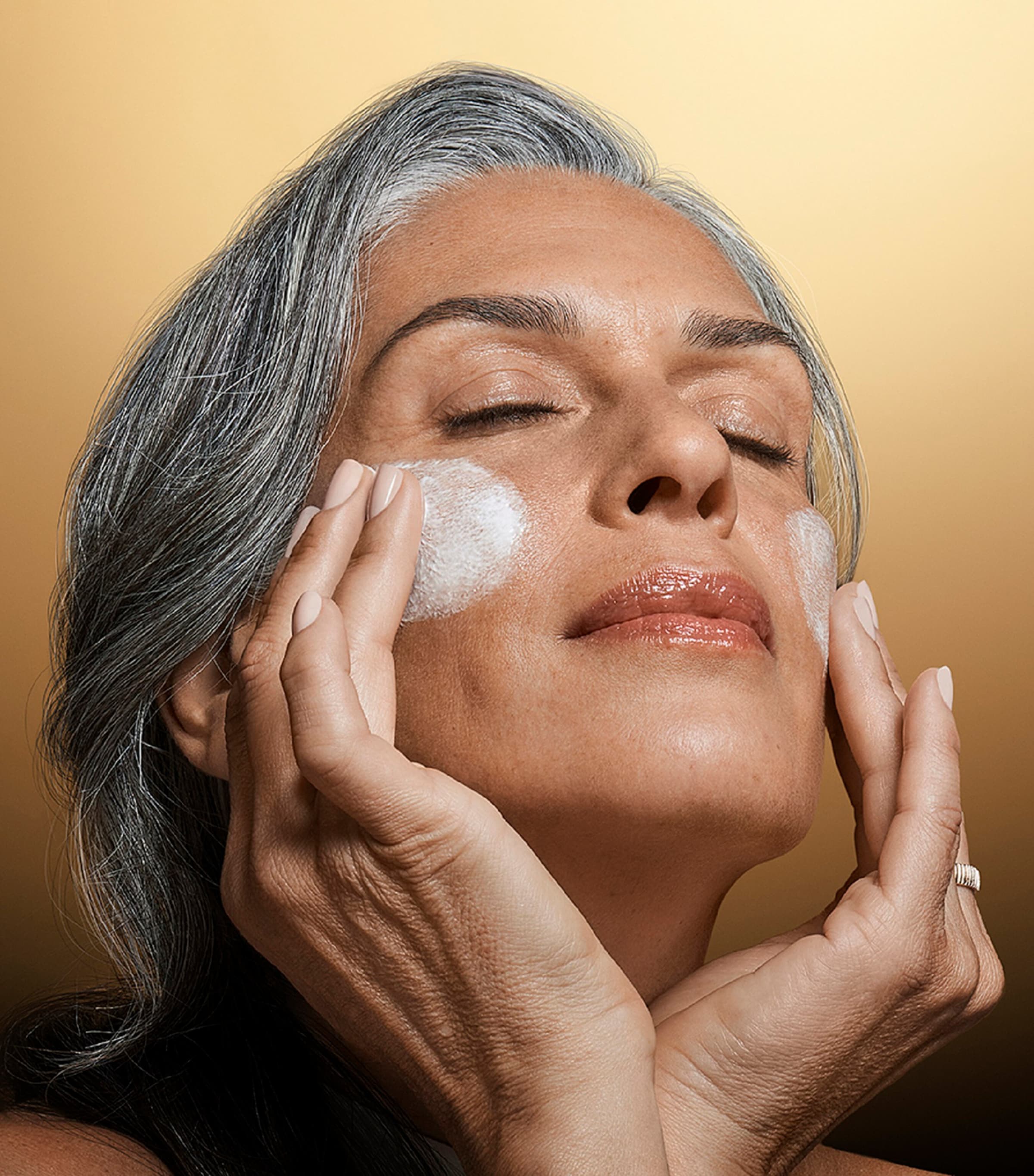 Re-Nutriv Rich Foam Cleanser (120ml) NO COLOUR Image 3