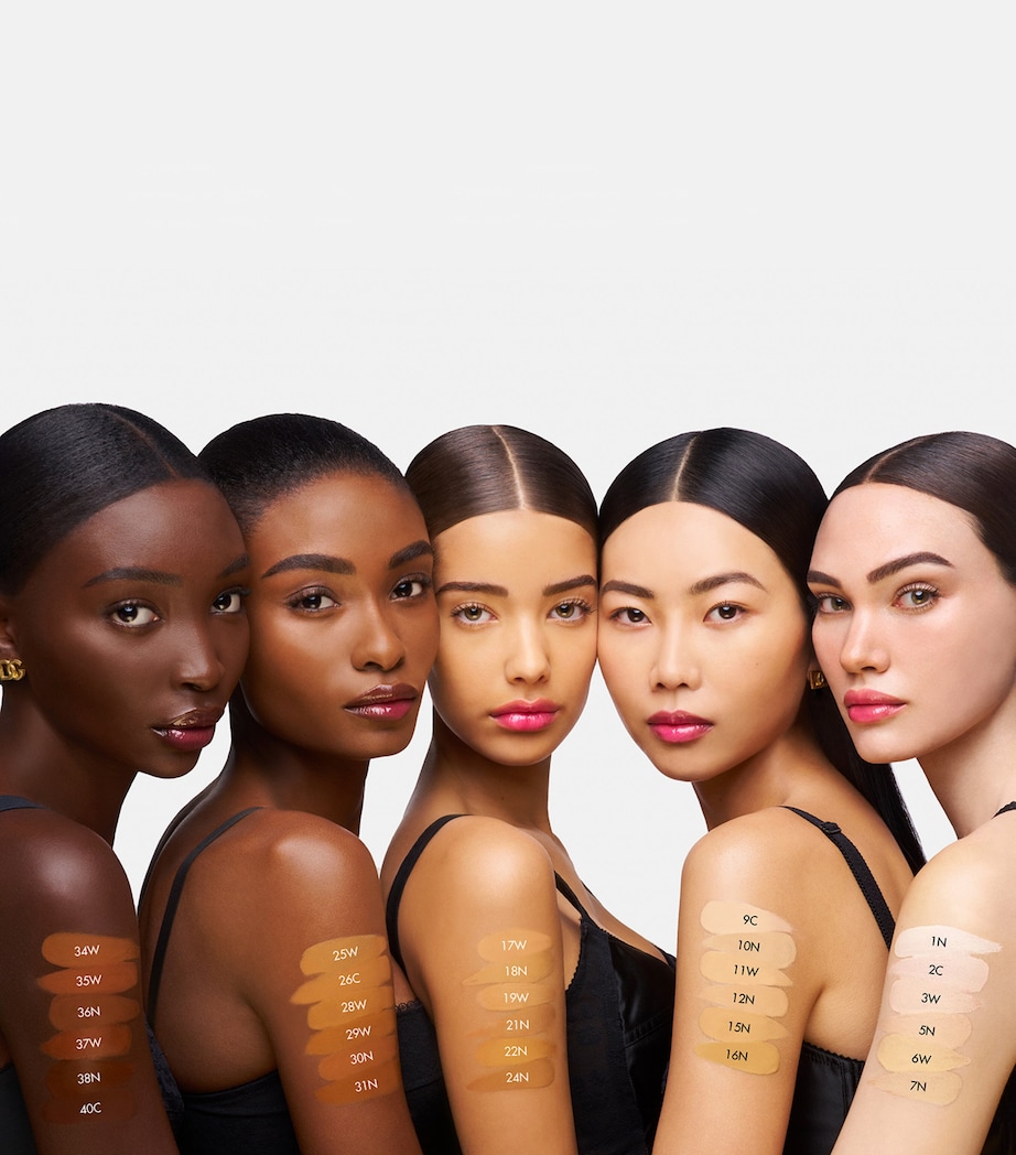 Blueberry Nutri Tint Hydro Glow & Fresh Skin Tint 29W MEDIUM DEEP Image 4