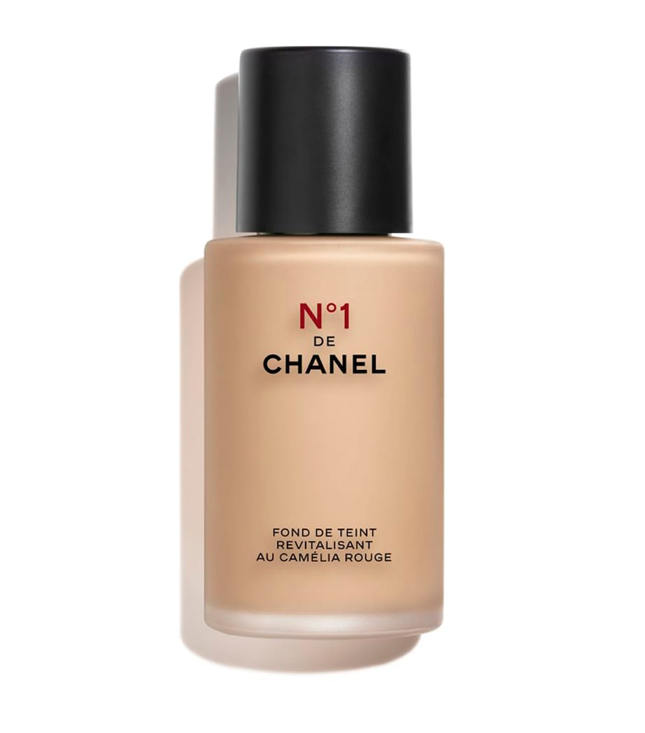 CHANEL N°1 DE CHANEL Revitalizing Foundation Nude Image 1