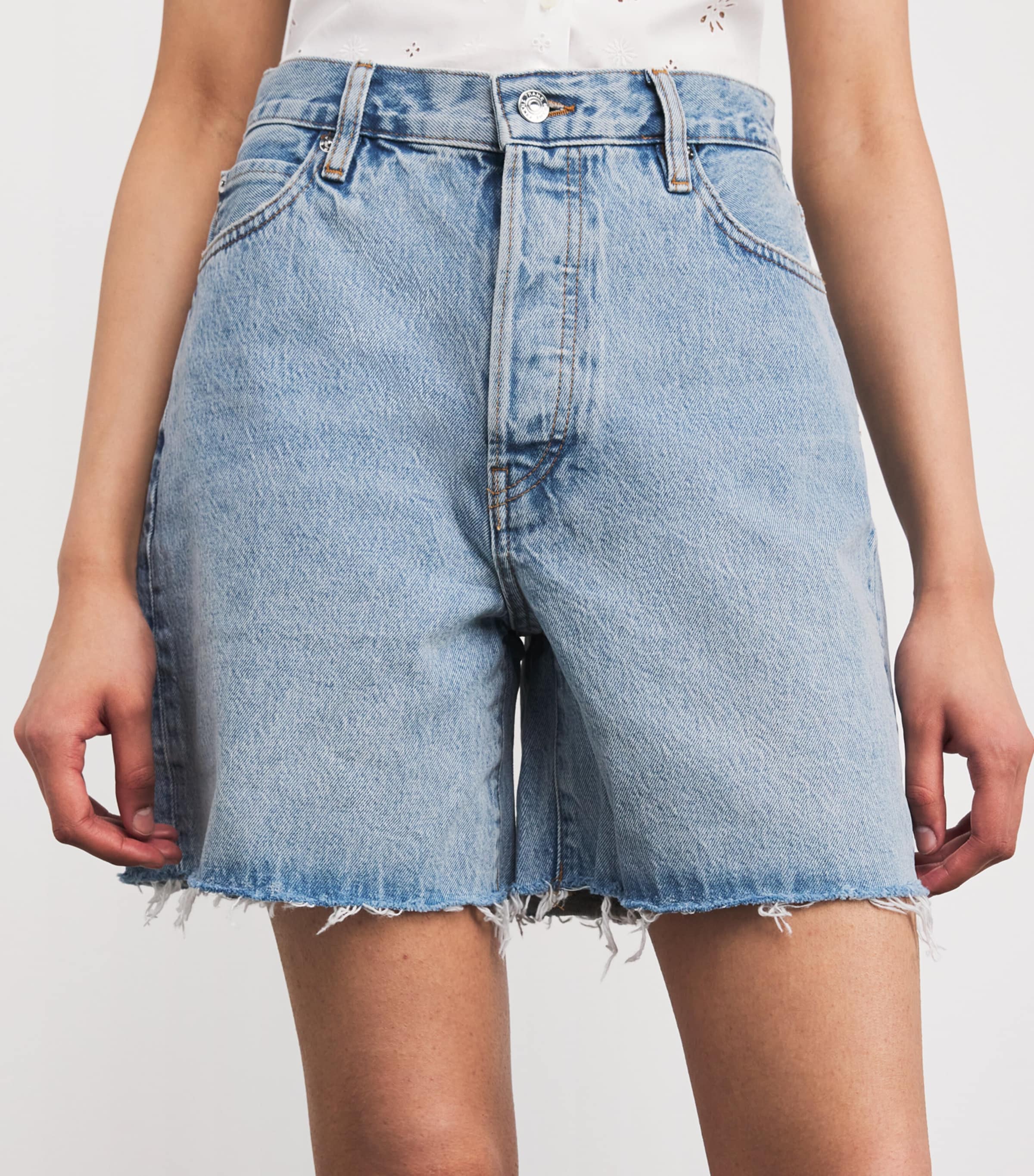 FRAME Womens The Timeless Denim Shorts Tricky Image 6
