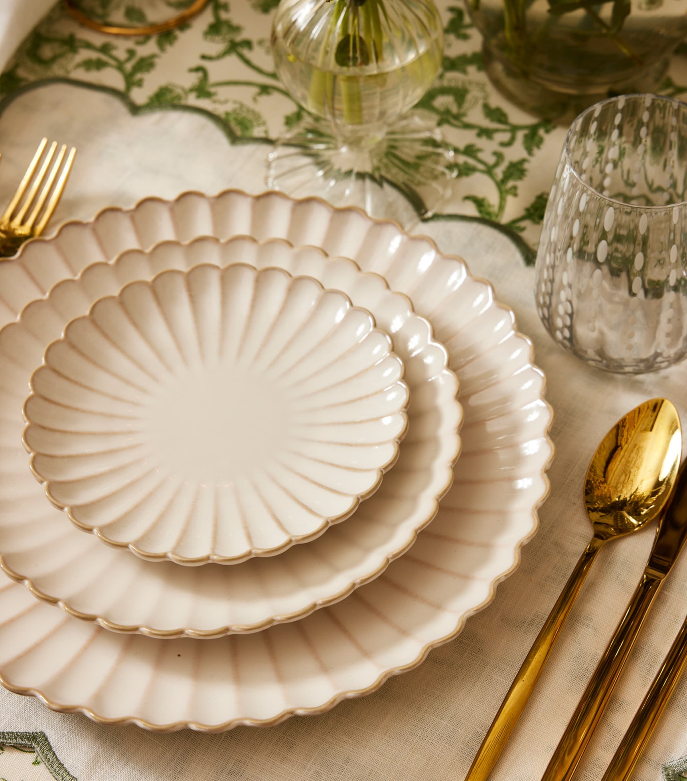 Set of 4 Shell Starter Plates (22cm) CREAM Image 4