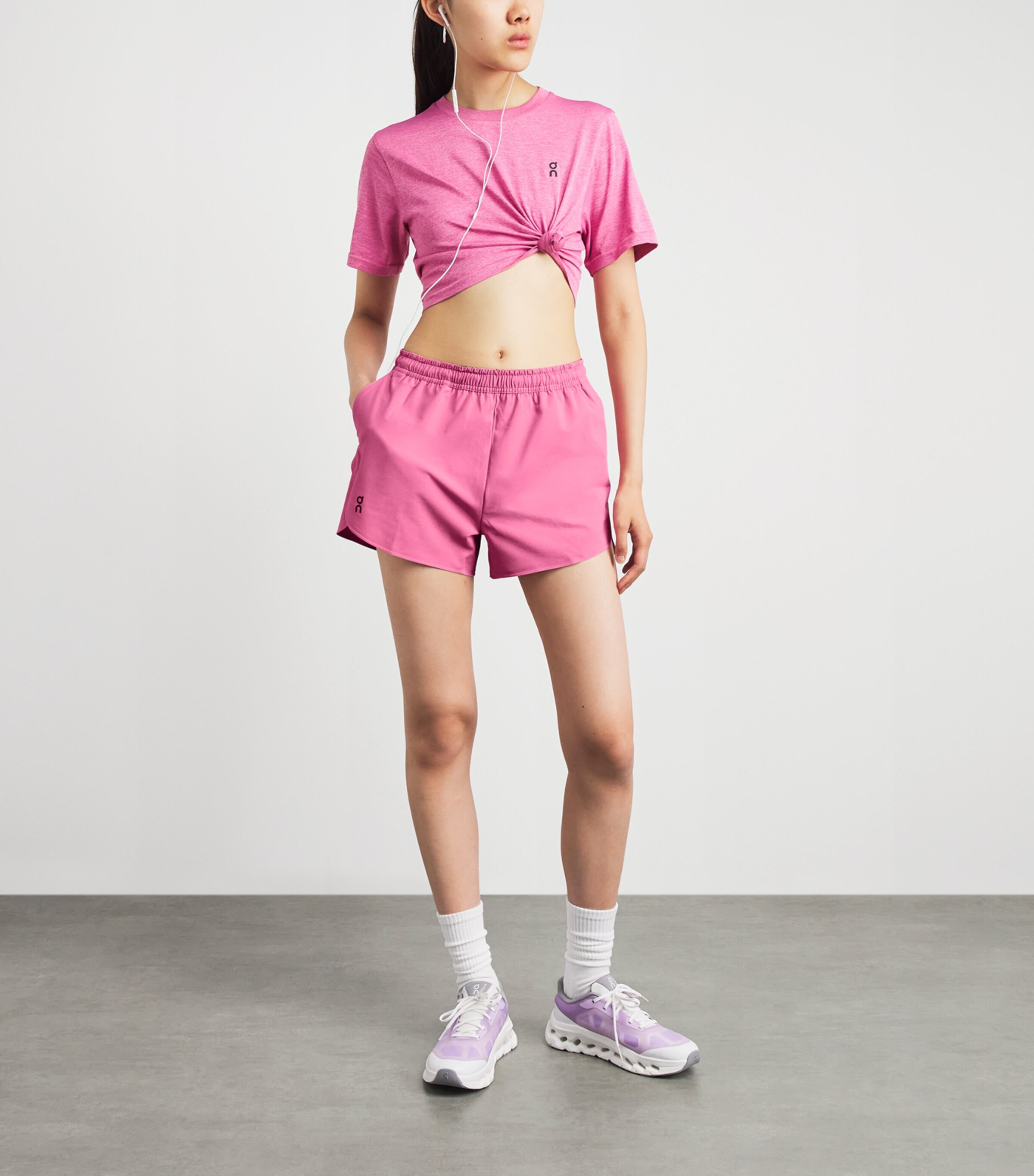 On Womens Train 3" Shorts Bubblegum Image 2