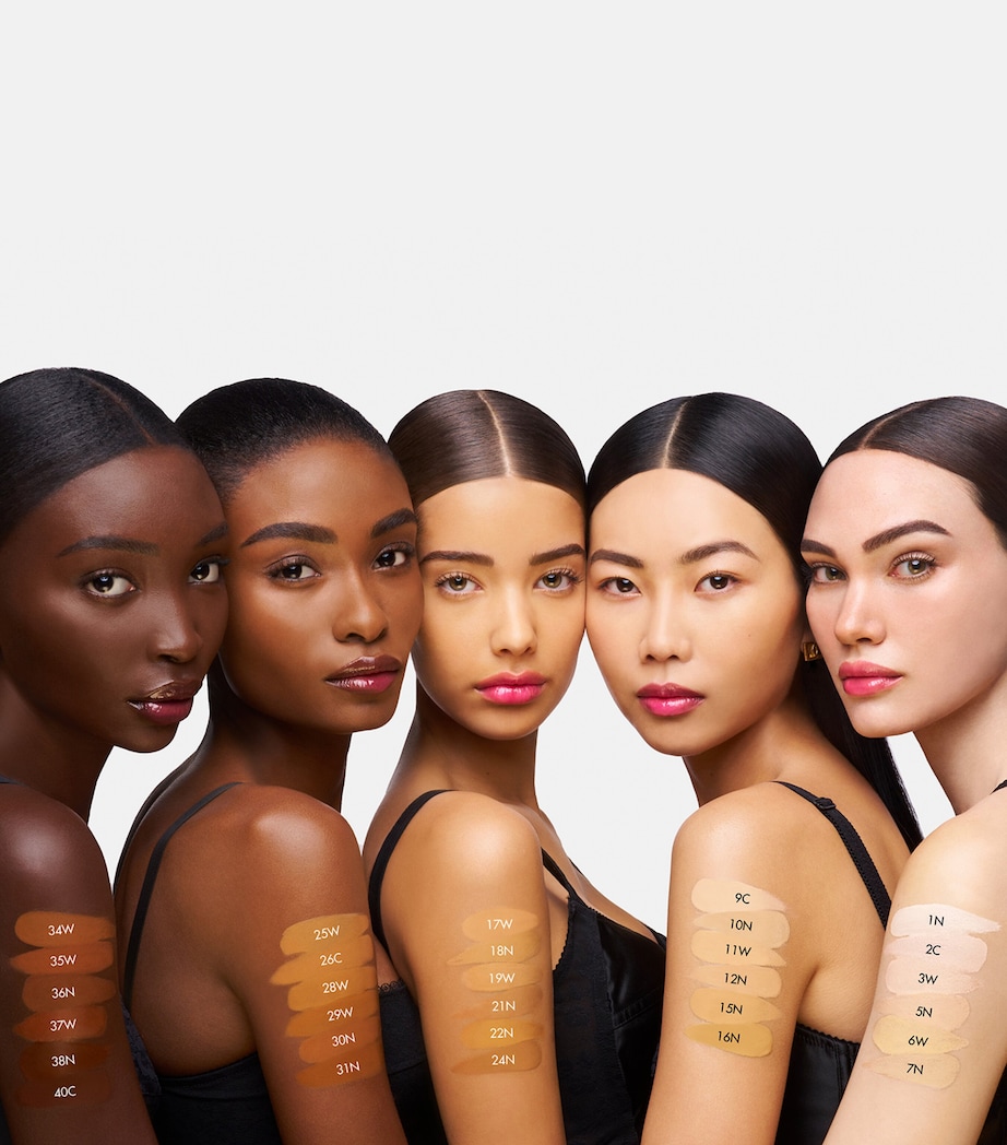 Blueberry Nutri Tint Hydro Glow & Fresh Skin Tint 30N MEDIUM DEEP Image 4