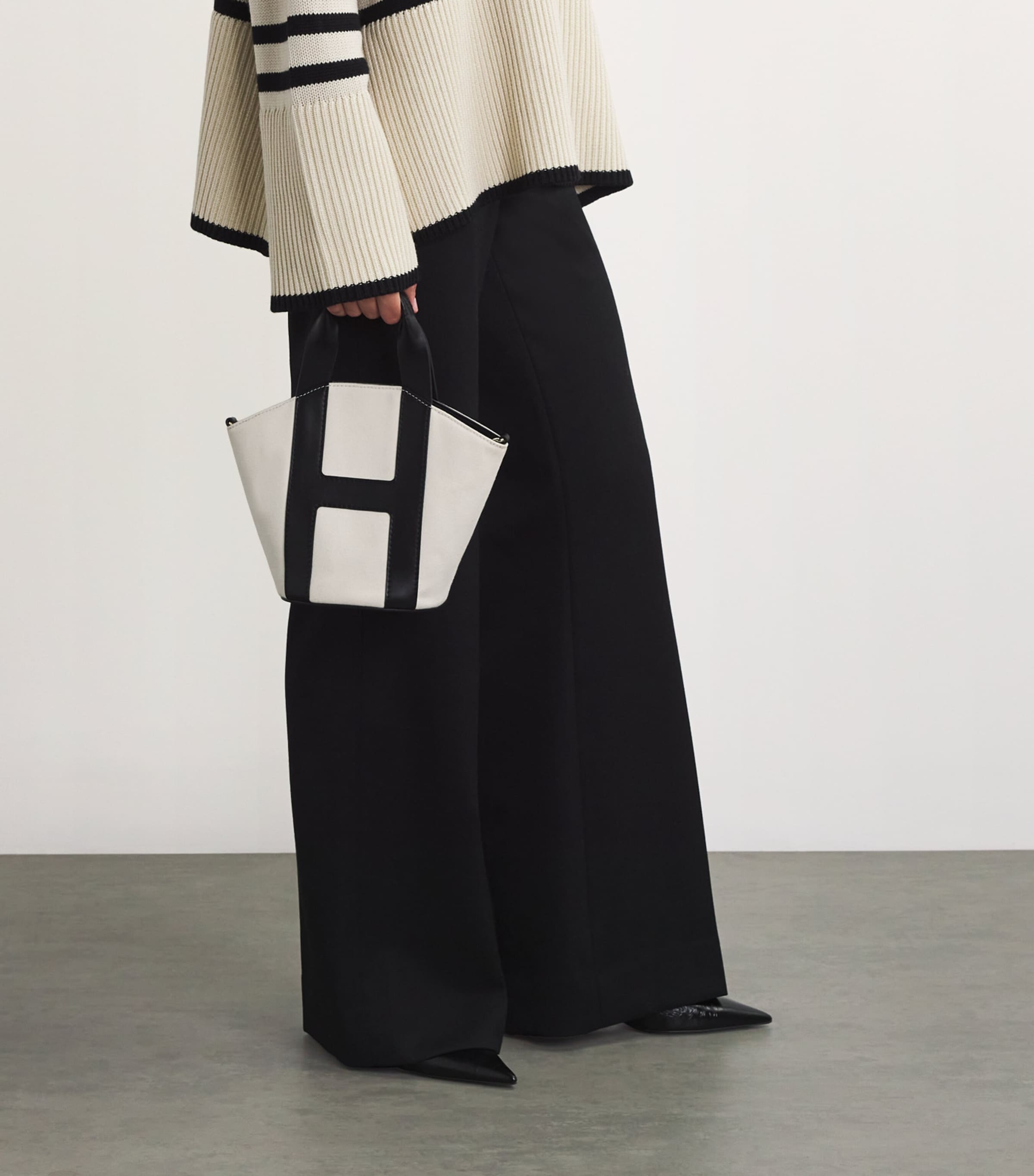 Grab Canvas Tote Bag BLACK Image 2