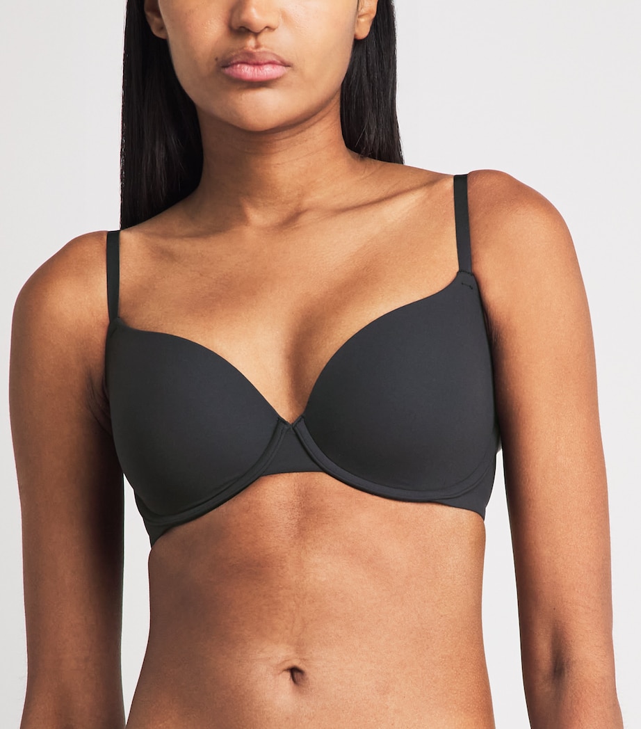 Skims Womens Fits Everybody T-Shirt Bra Onyx Image 2