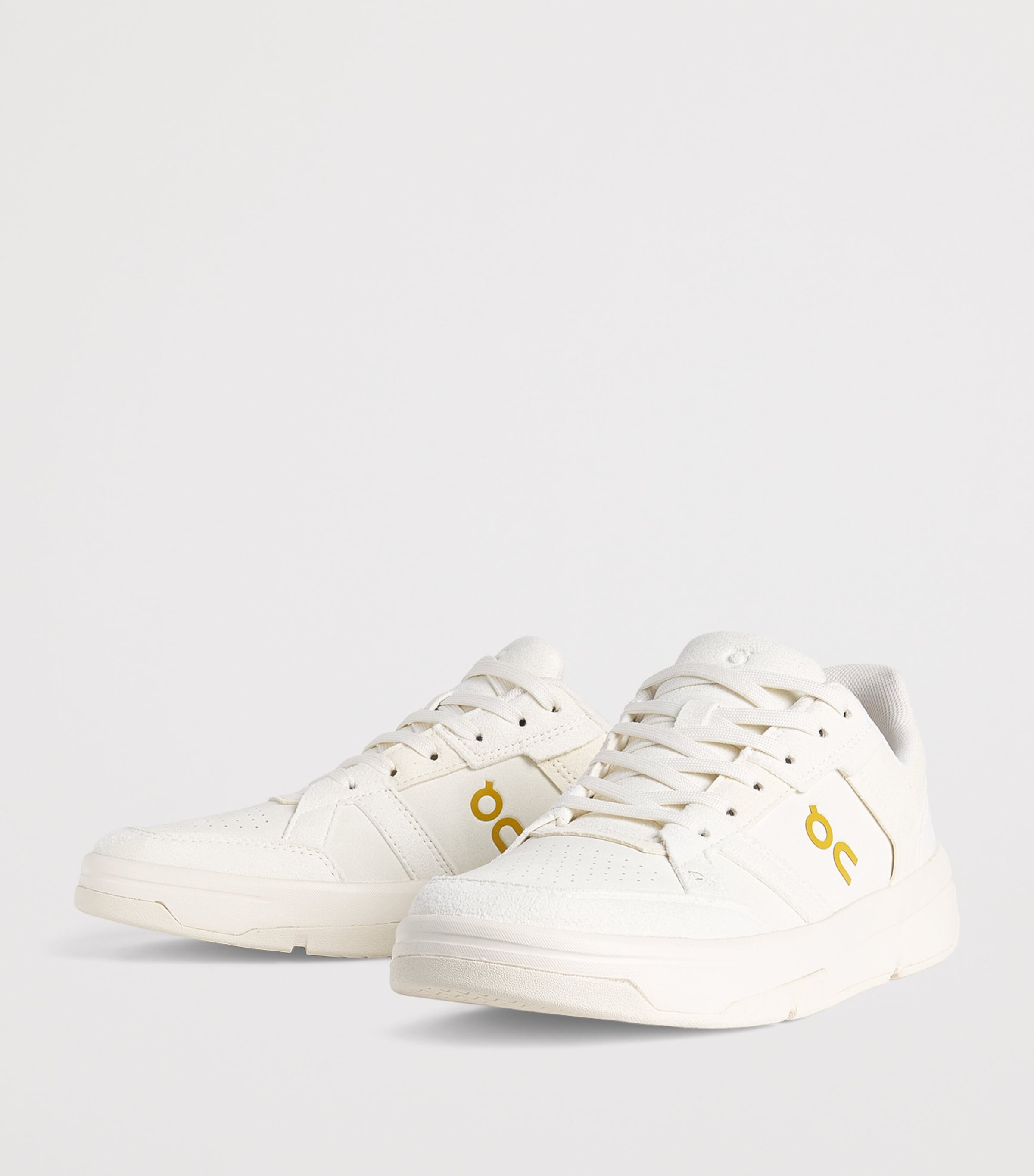 On THE ROGER Clubhouse Ace Sneakers Ivory | Dew Image 3