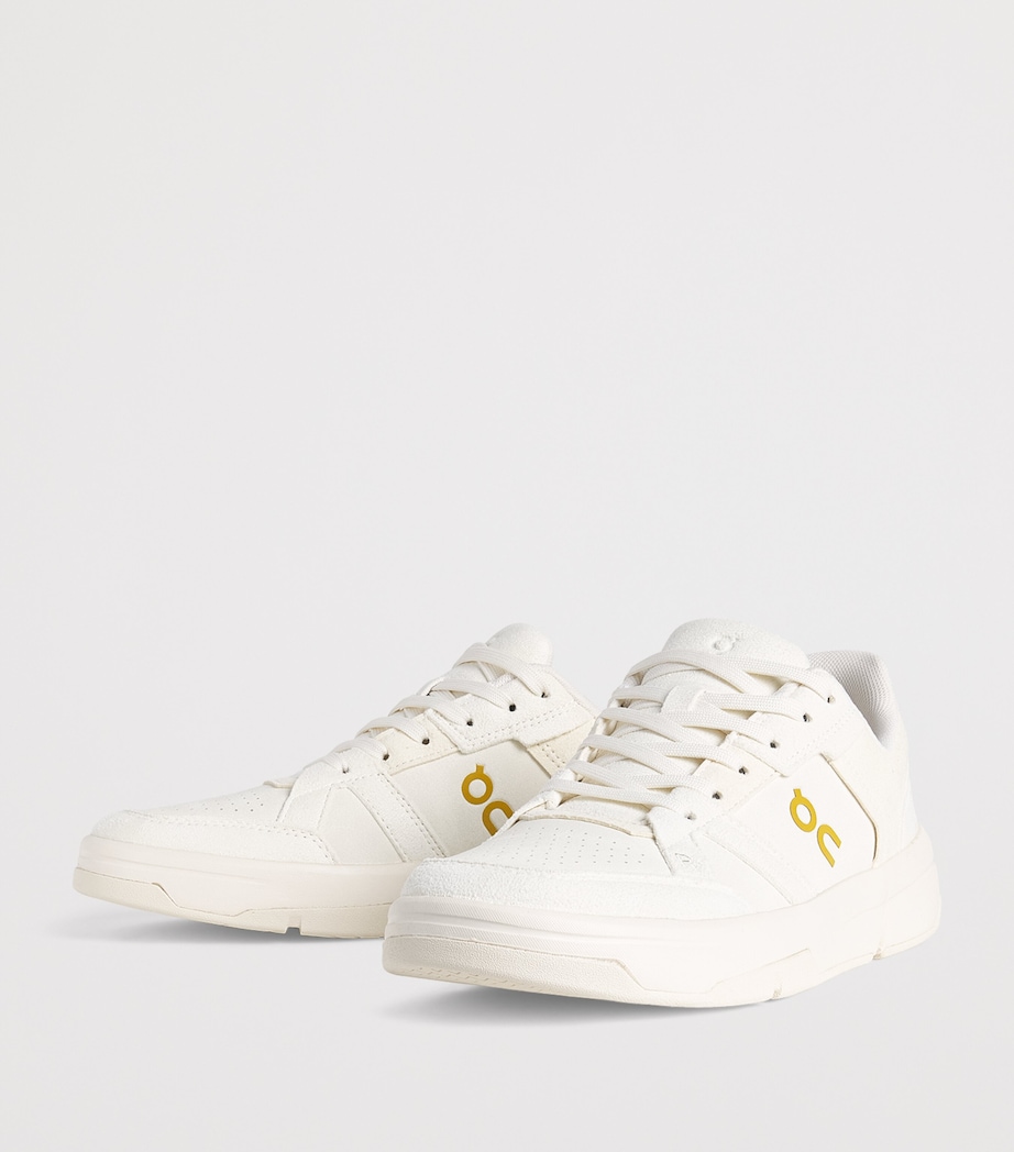 On THE ROGER Clubhouse Ace Sneakers Ivory | Dew Image 3