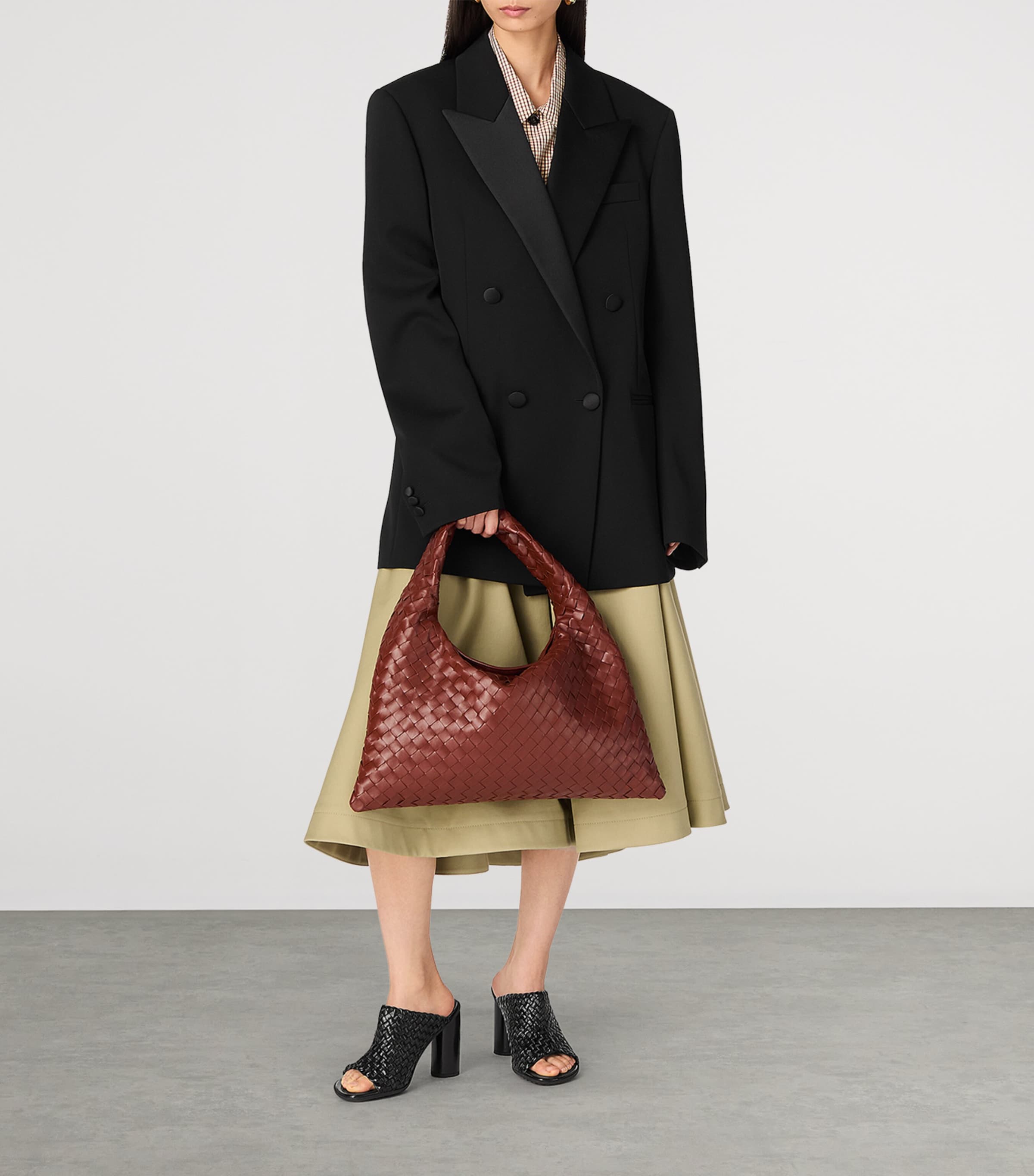 Bottega Veneta Calfskin Hop Shoulder Bag Image 2