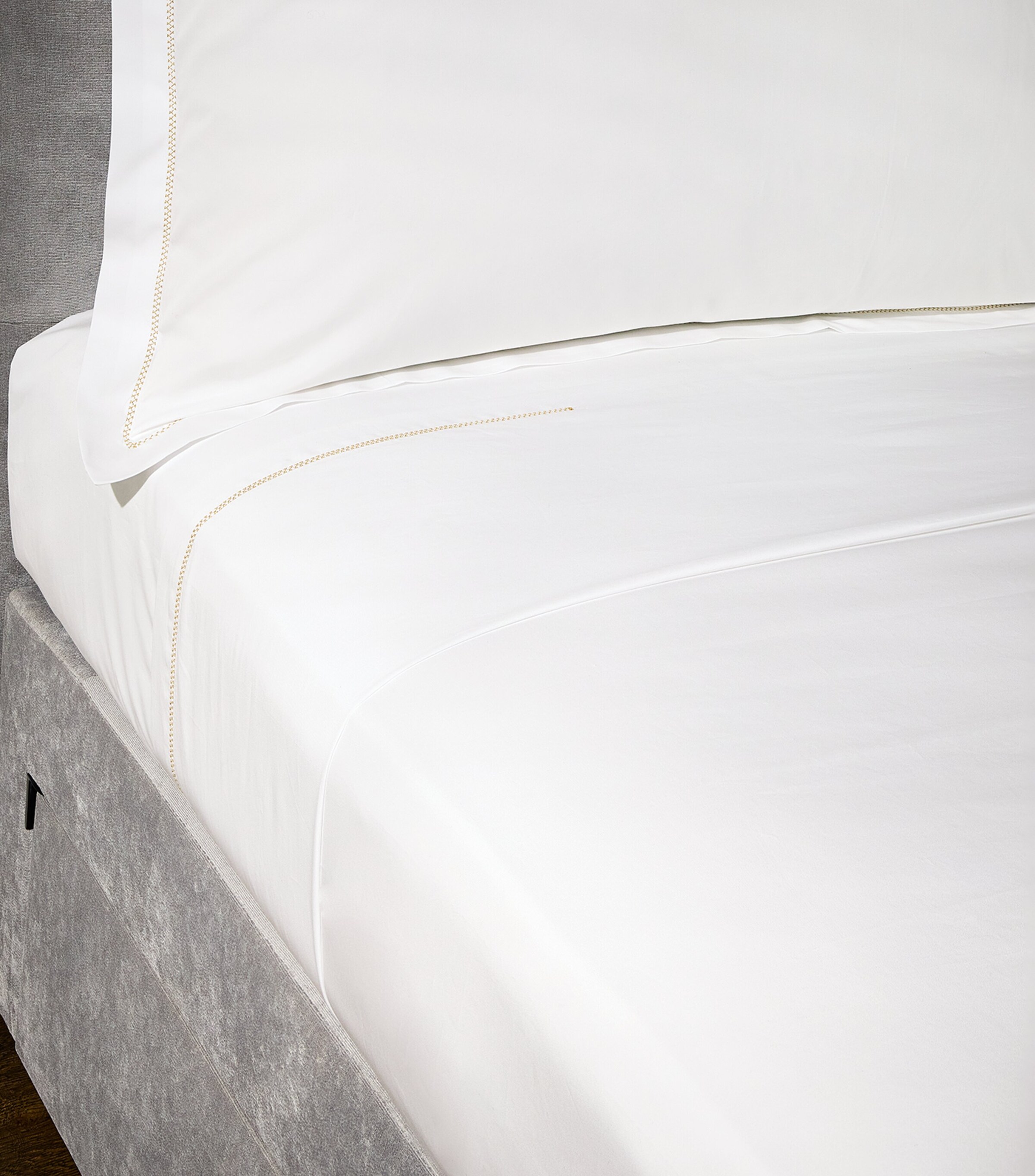 Ivy King Duvet Cover (230cm x 220cm) GOLD Image 4