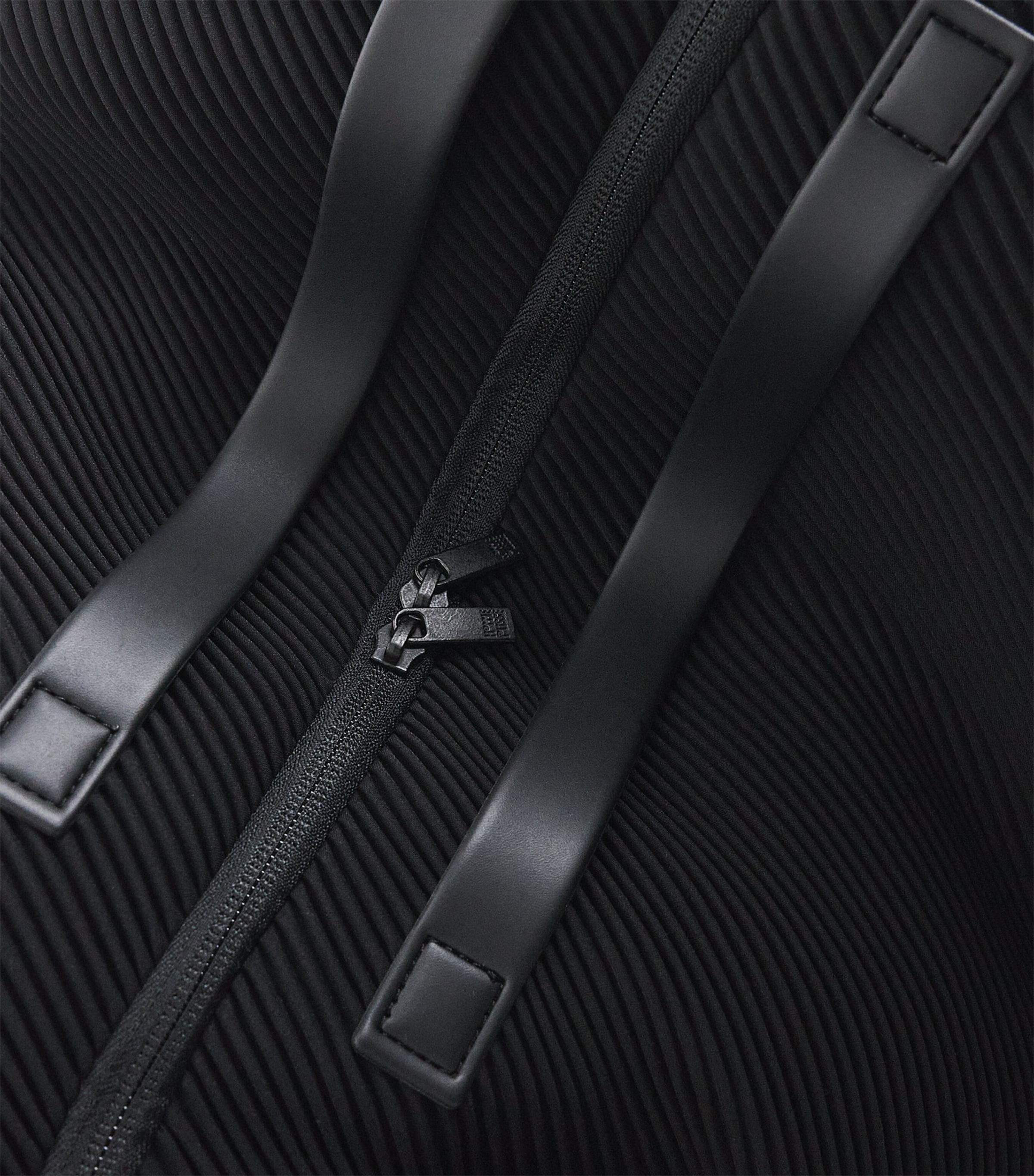 Pleated Duffle Bag 15-BLACK Image 6