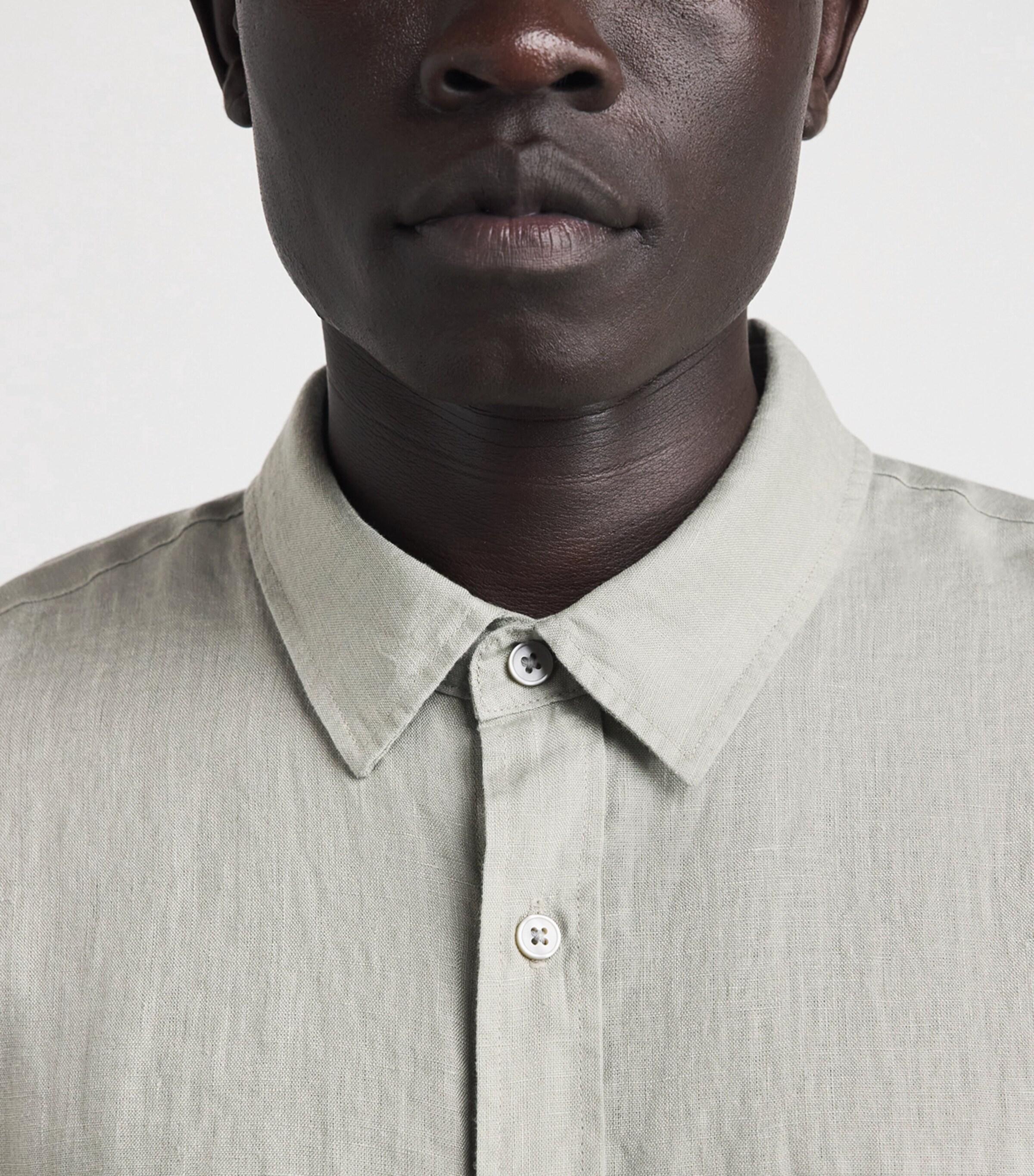 Vince Mens Linen Short-Sleeve Shirt Matcha Image 3