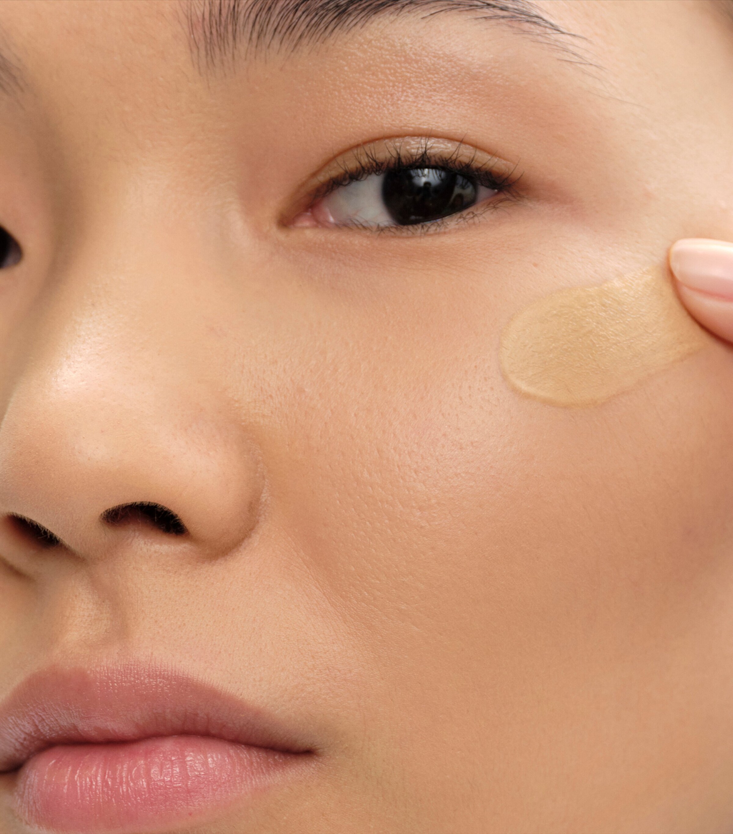 Prada Beauty Reveal Skin Optimising Foundation Image 5