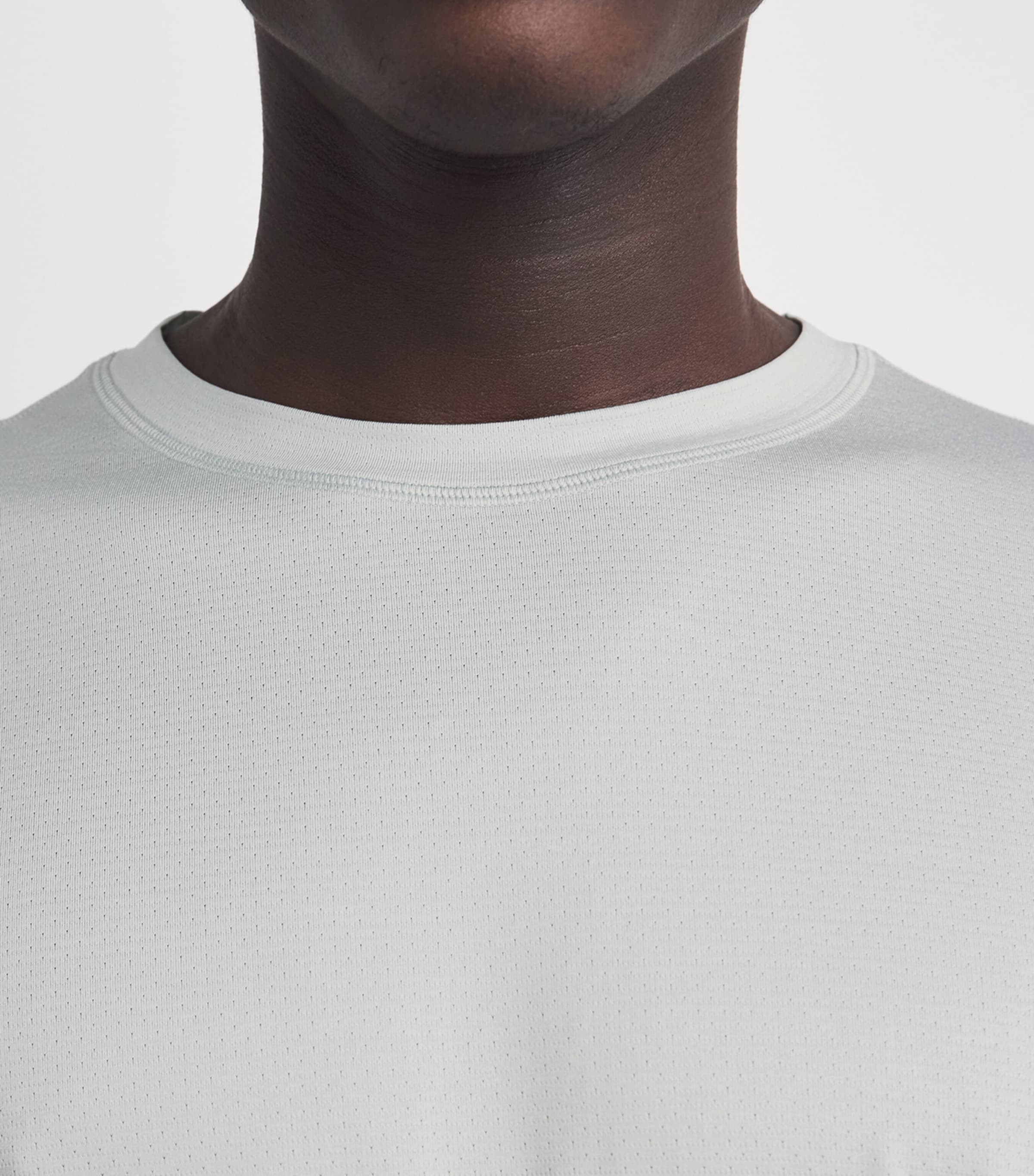 VUORI Mens Tradewind Performance 2.0 T-Shirt Hgy Sky Grey Heather Image 3