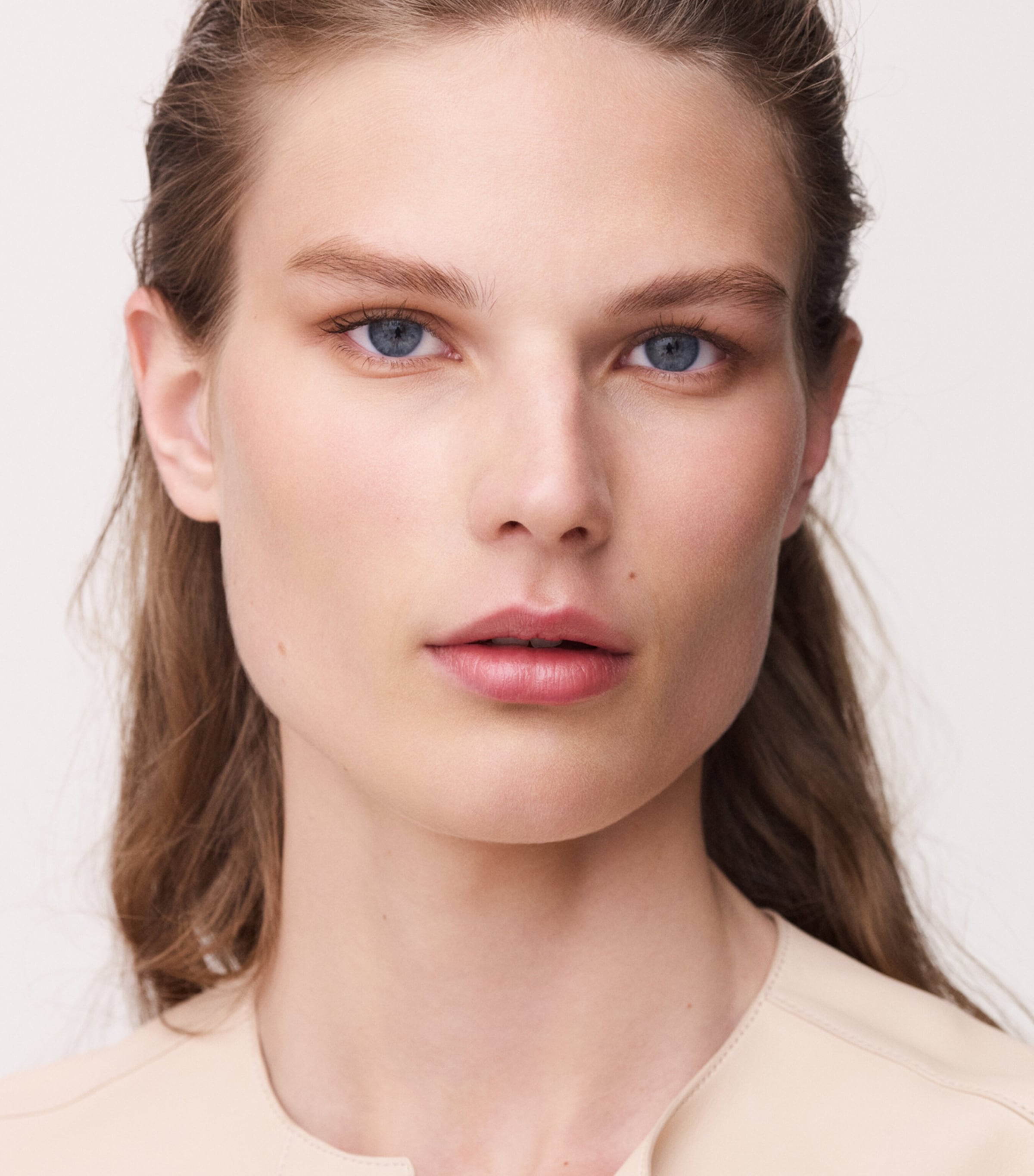 HERMÈS Plein Air Natural Enhancing Complexion Balm SPF 30 - 40 Chanvre Chanvre Image 3