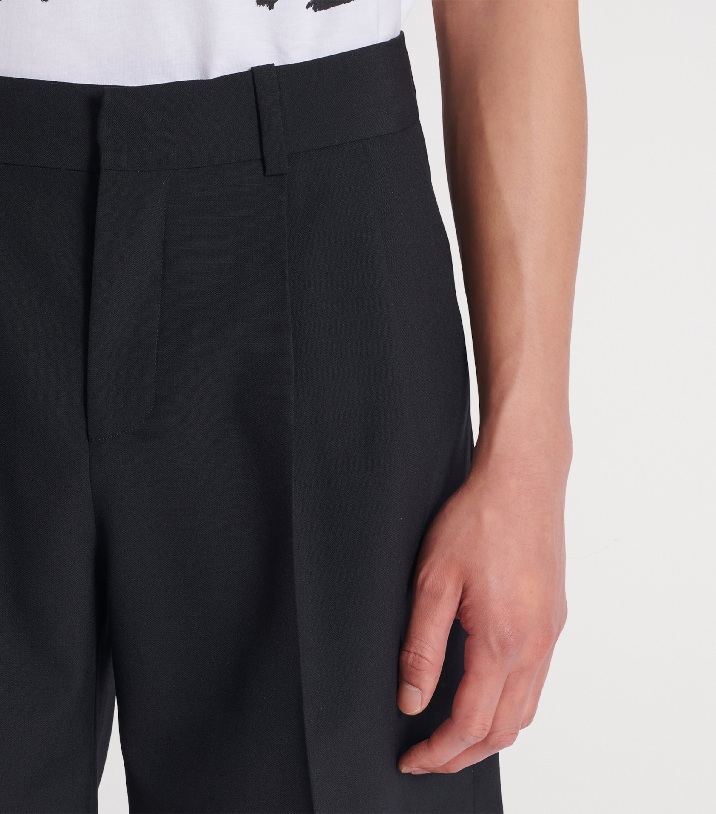 Virgin Wool Pleated Shorts 0PA NOIR Image 6