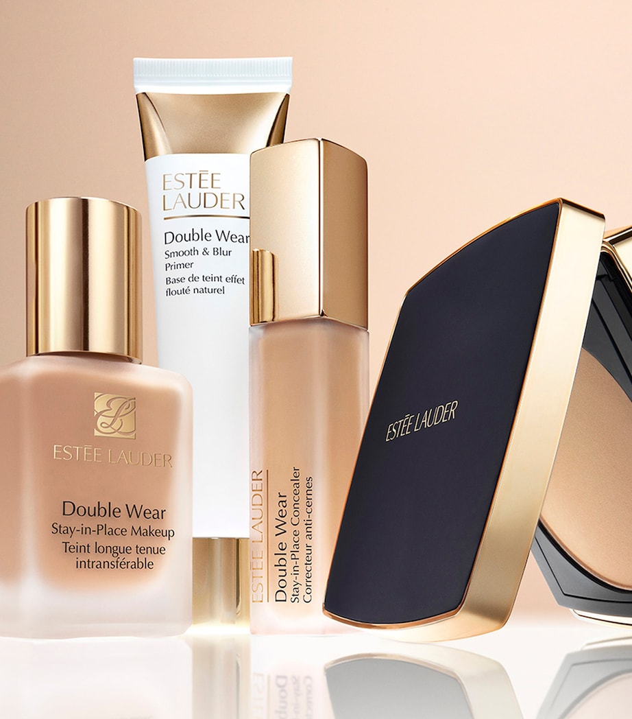 Double Wear Stay-in-Place Matte Powder Foundation 2N1 Image 3