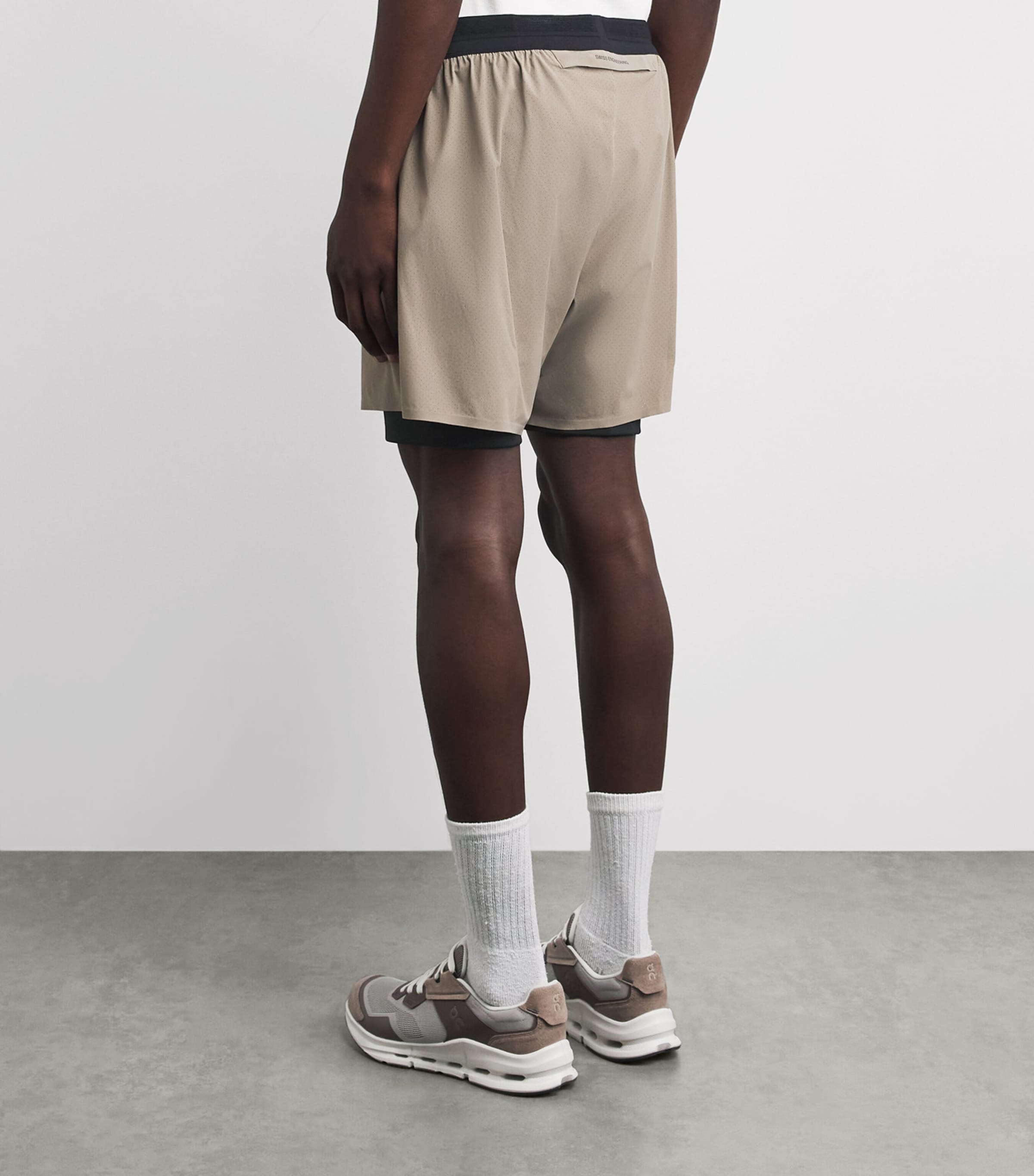 On Mens 2-in-1 Performance Shorts Cinder | Black Image 5
