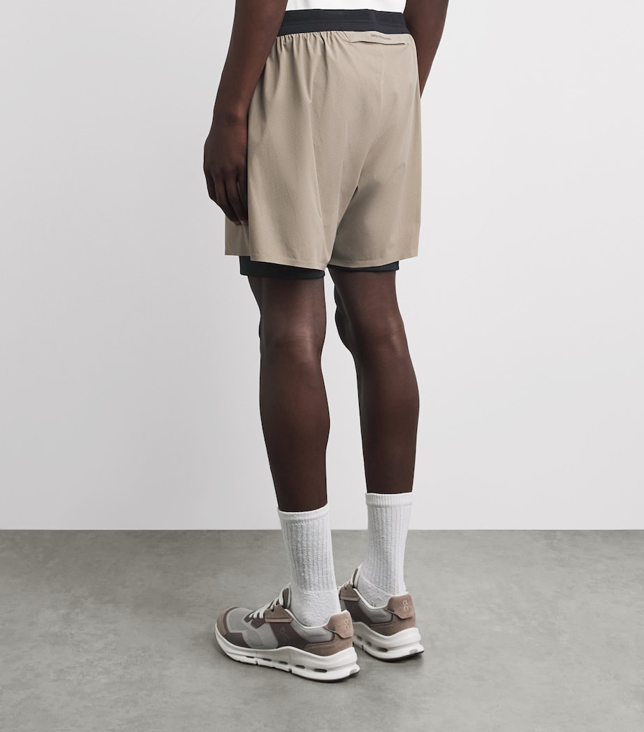 On Mens 2-in-1 Performance Shorts Cinder | Black Image 5