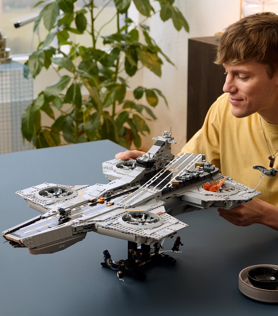 Lego Marvel S.H.I.E.L.D. Helicarrier Model 76354 Image 4