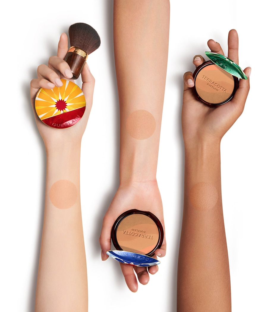 Guerlain The Sun-Kissed Natural Healthy Glow Powder Light Green Agafay Image 6