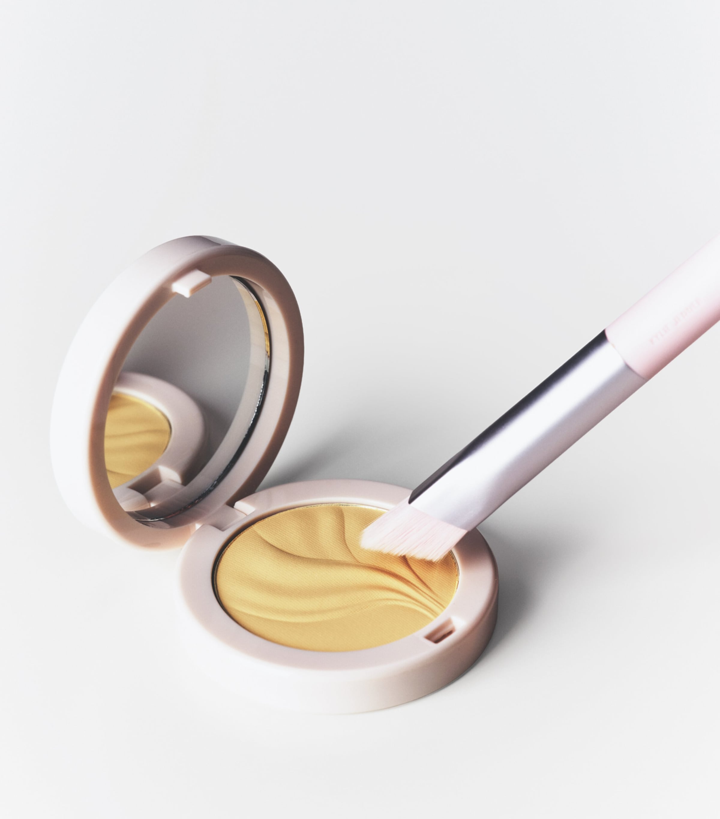 Kylie Cosmetics Precise Sculpting Complexion Brush 05 Image 5