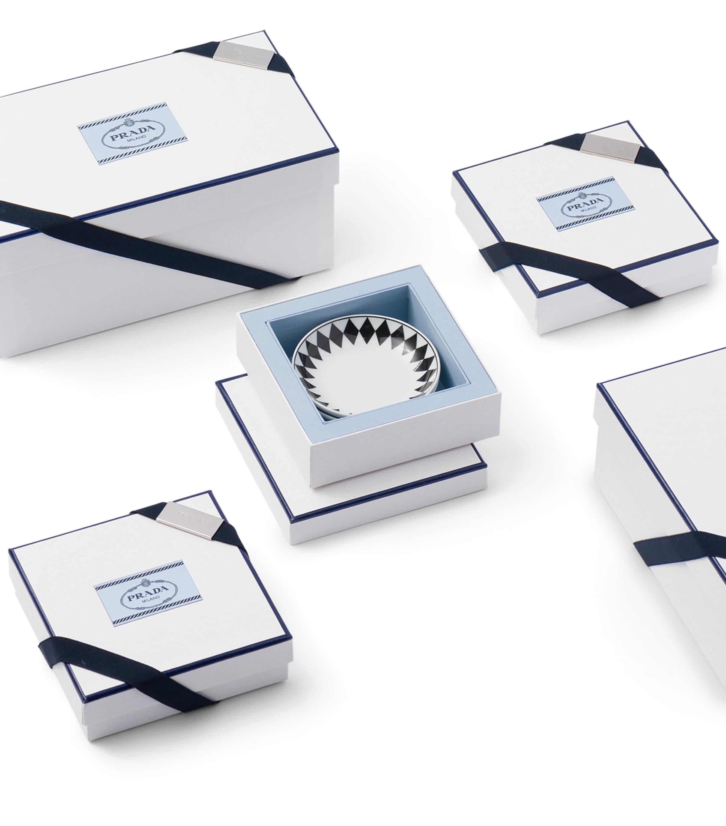 Set of 2 Porcelain Chequerboard Sauce Bowls (11cm) F0E5W Image 4