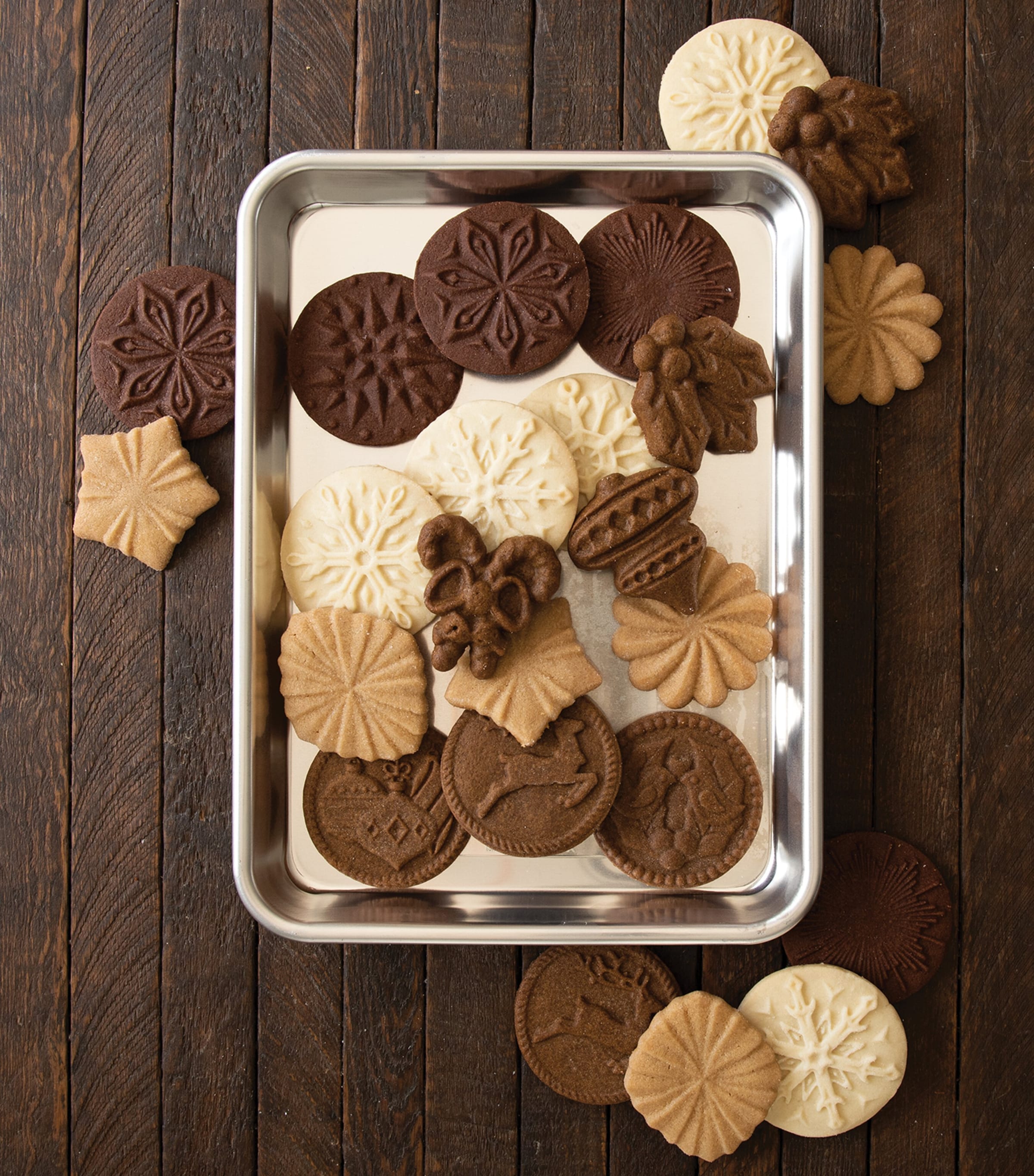 Aluminium Prism Quarter Baking Sheet (33cm x 24cm) SILVER Image 5