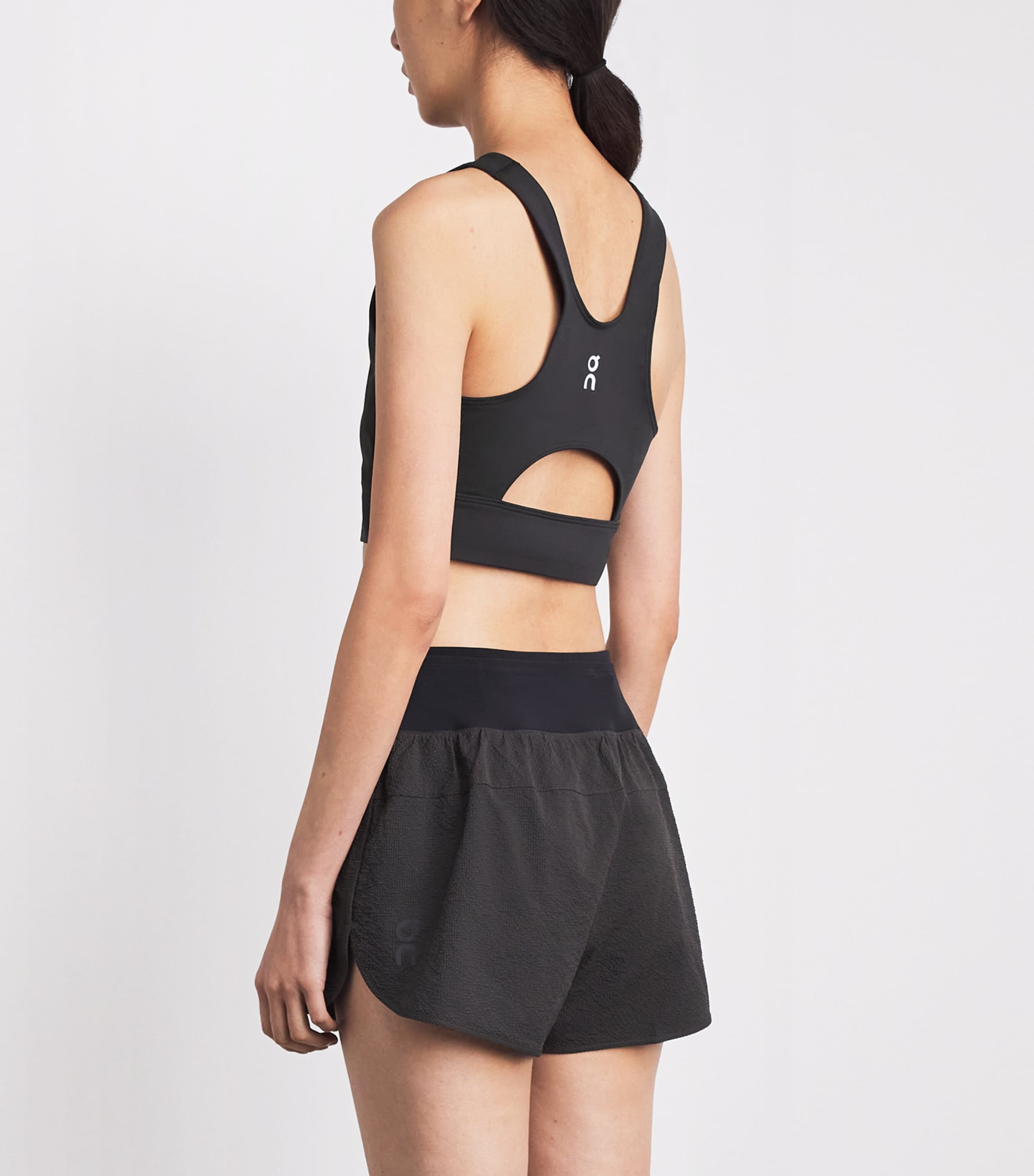 On Womens Court Cropped Tank Top Black Image 5